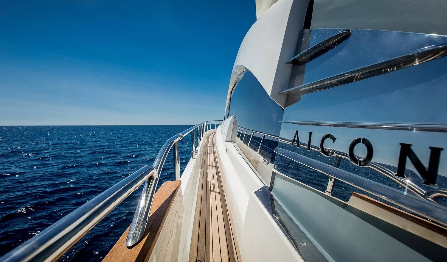 https://dev-api.arconyachts.com/storage/media/22921/conversions/726_1798451698-optimize.webp