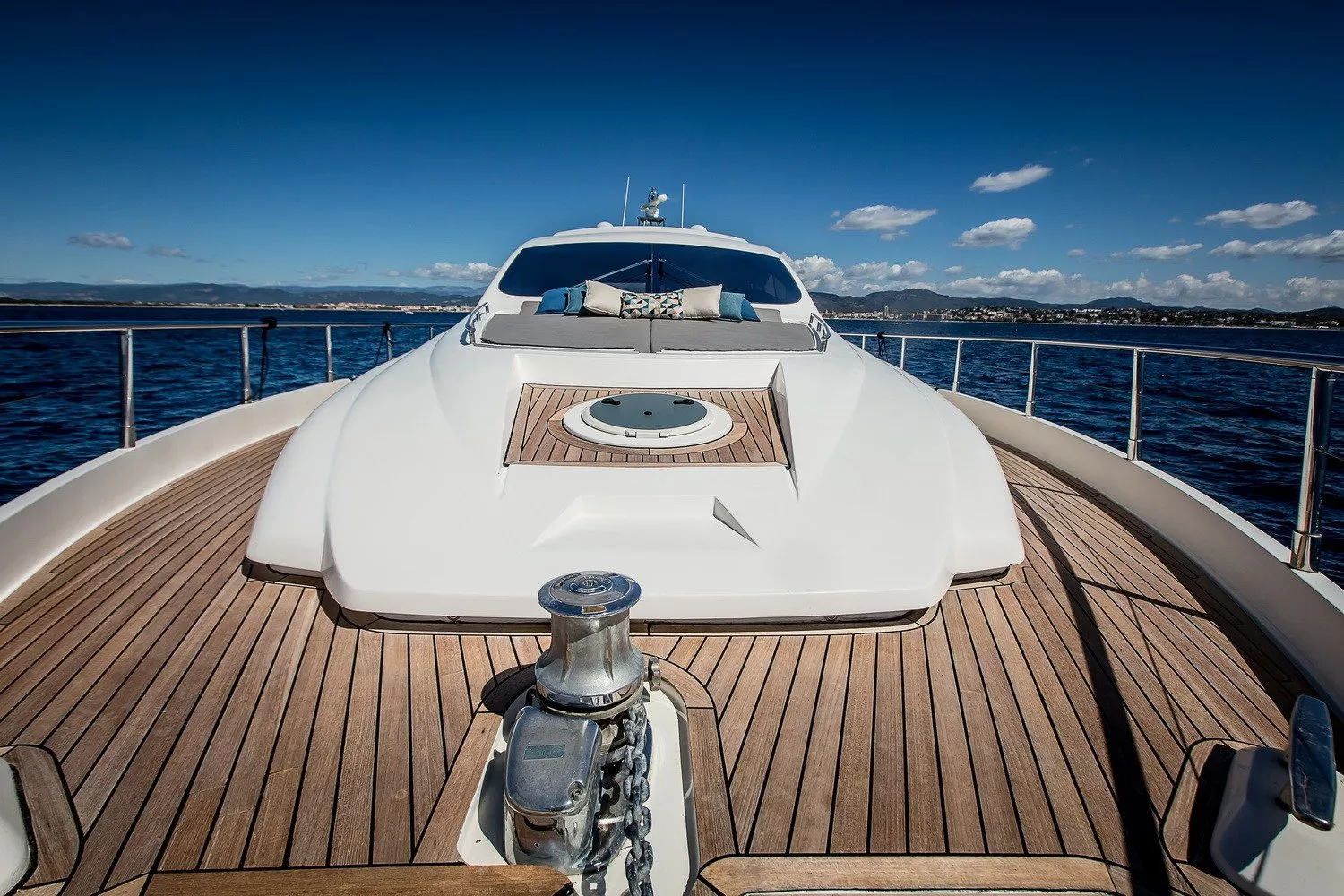 https://dev-api.arconyachts.com/storage/media/22923/conversions/726_6779642804-optimize.webp