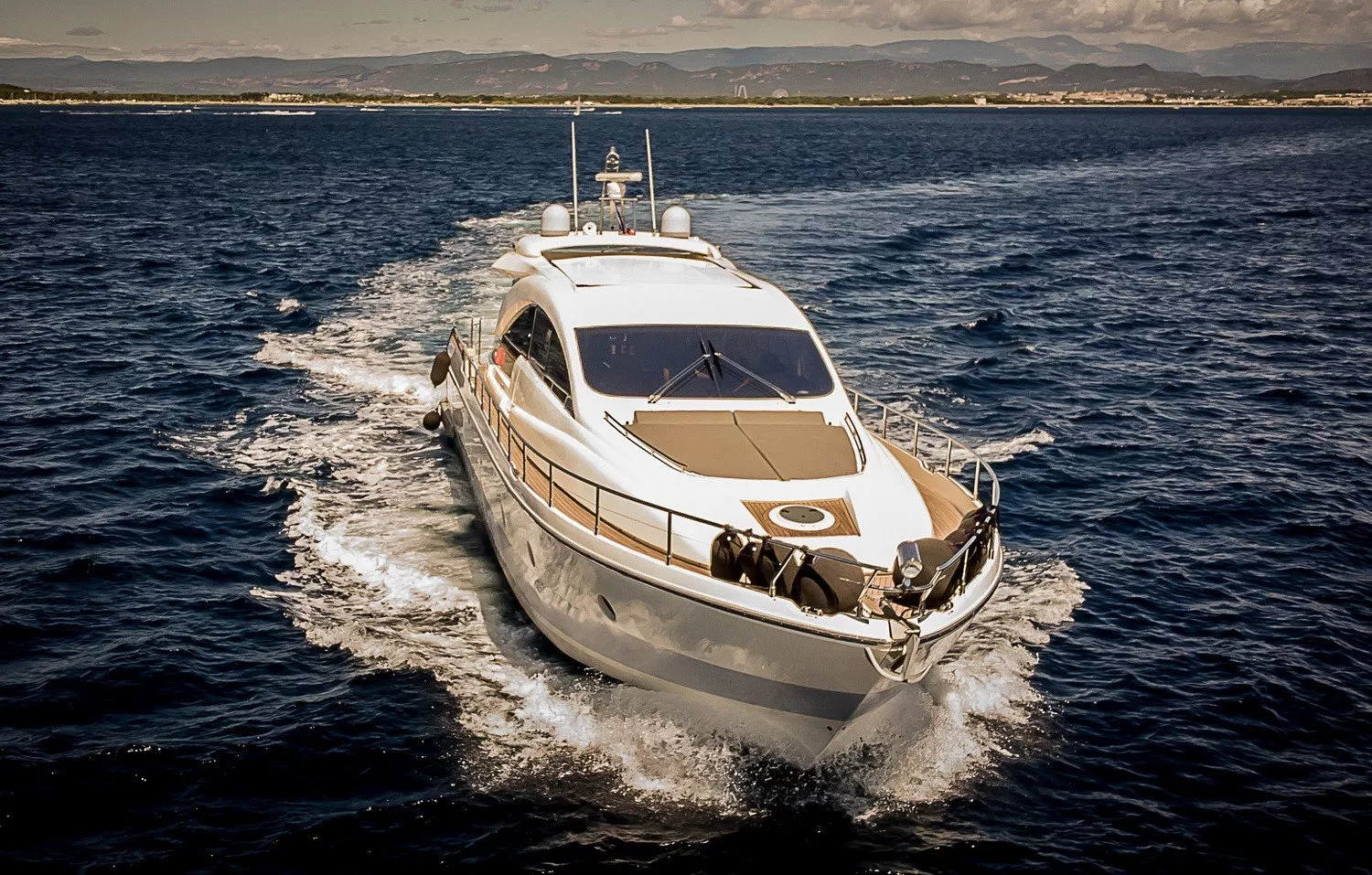 https://dev-api.arconyachts.com/storage/media/22926/conversions/726_5384189503-optimize.webp