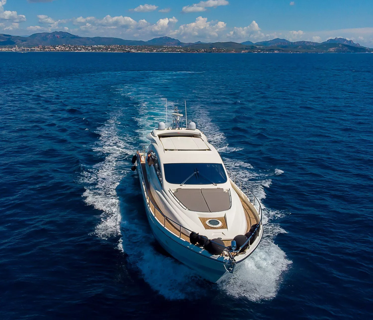 https://dev-api.arconyachts.com/storage/media/22929/conversions/726_7157788133-optimize.webp