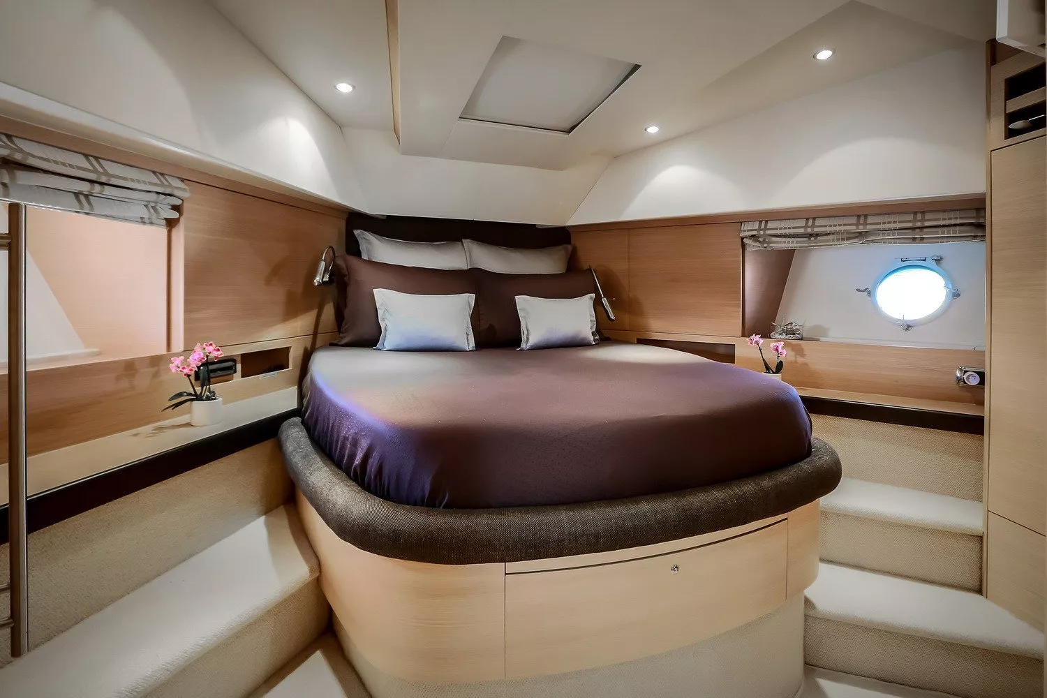 https://dev-api.arconyachts.com/storage/media/22931/conversions/726_1971270069-optimize.webp