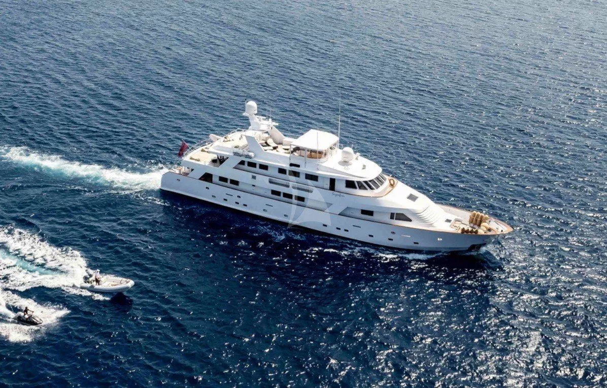 https://dev-api.arconyachts.com/storage/media/22940/conversions/725_9206896402-optimize.webp