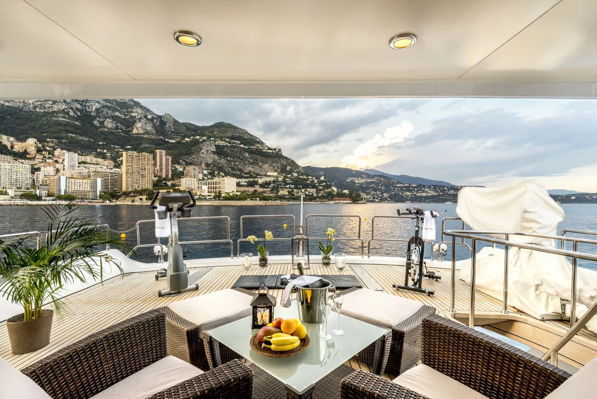 https://dev-api.arconyachts.com/storage/media/22943/conversions/725_7648300349-optimize.webp