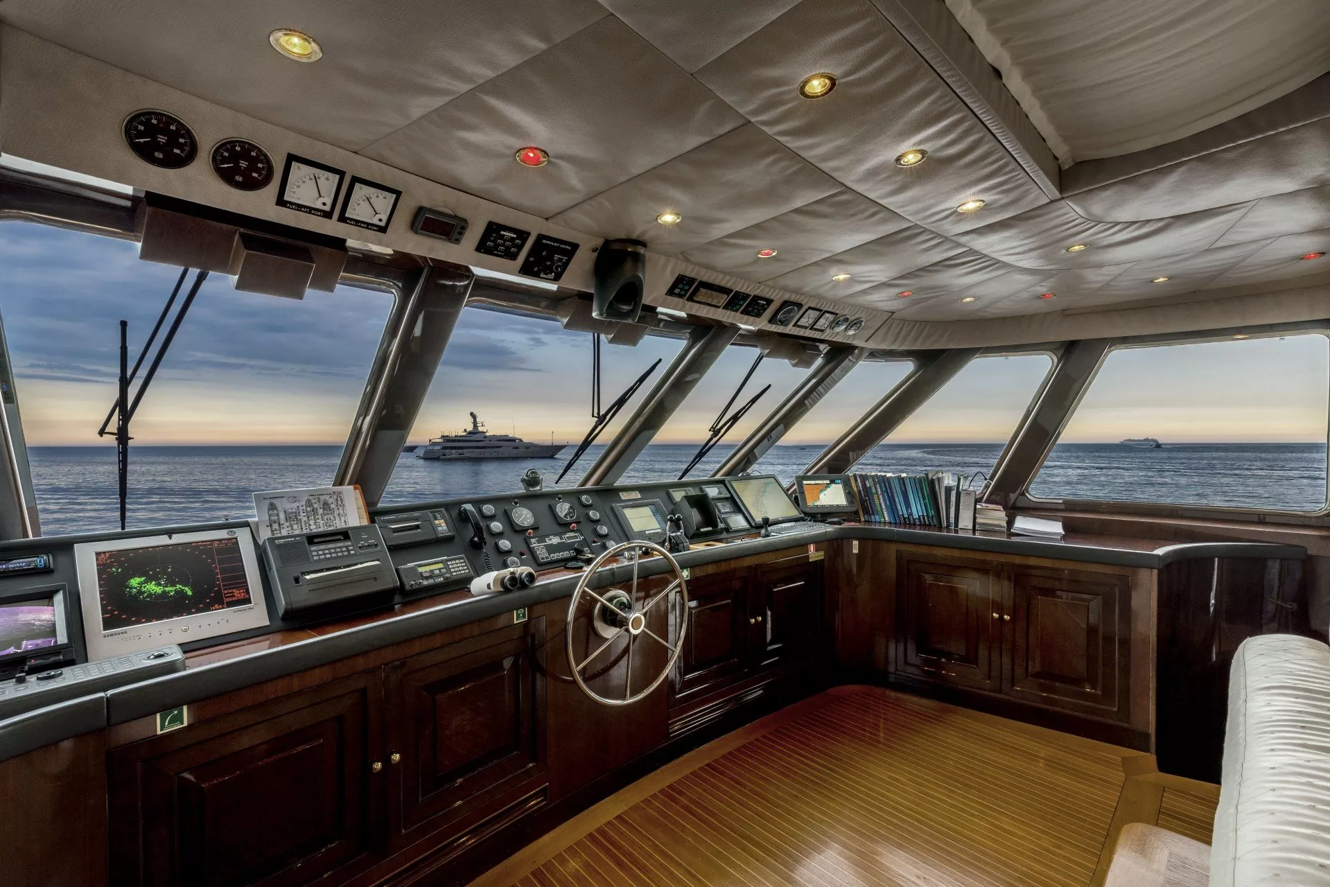 https://dev-api.arconyachts.com/storage/media/22944/conversions/725_4962297306-optimize.webp