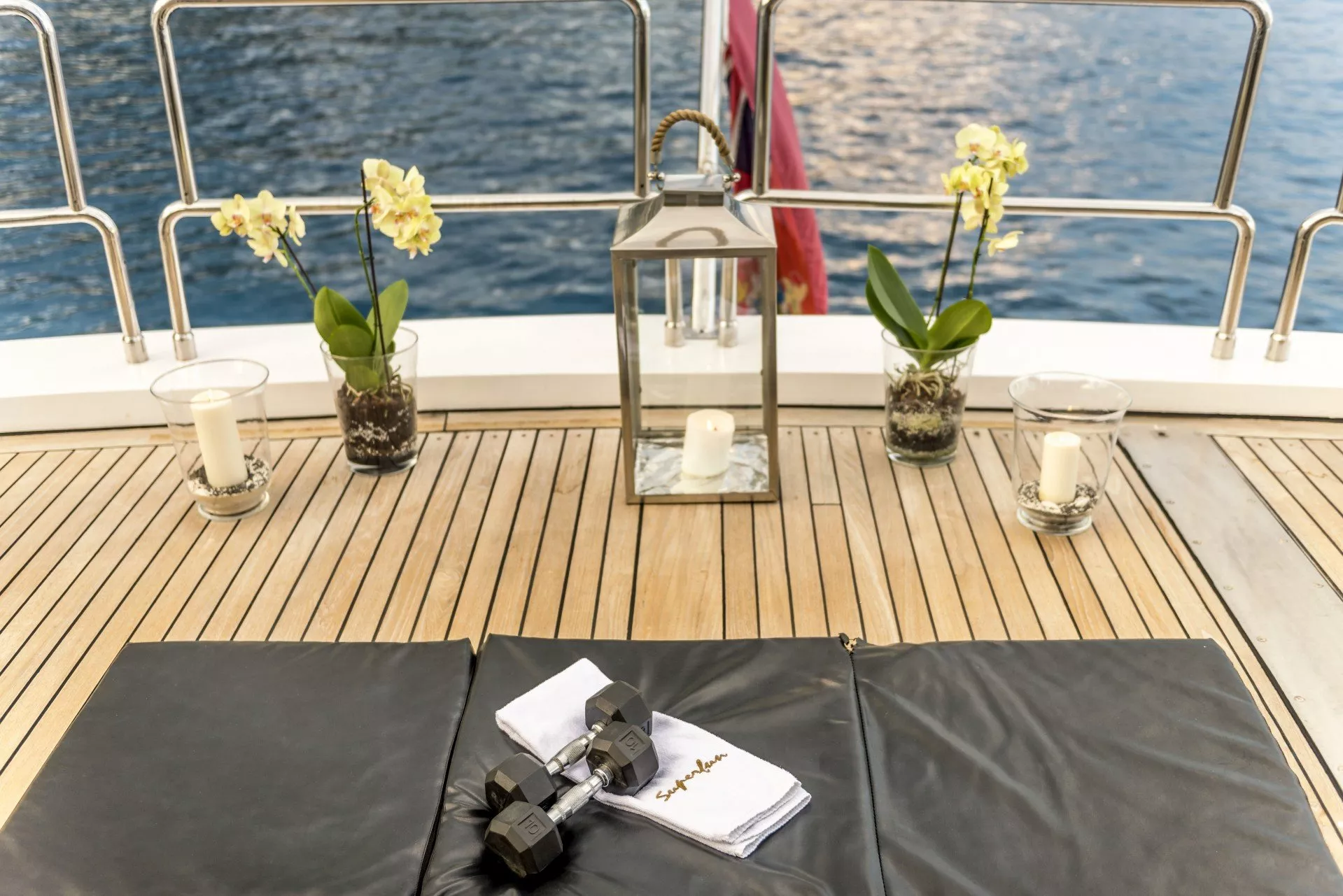 https://dev-api.arconyachts.com/storage/media/22946/conversions/725_7422225757-optimize.webp