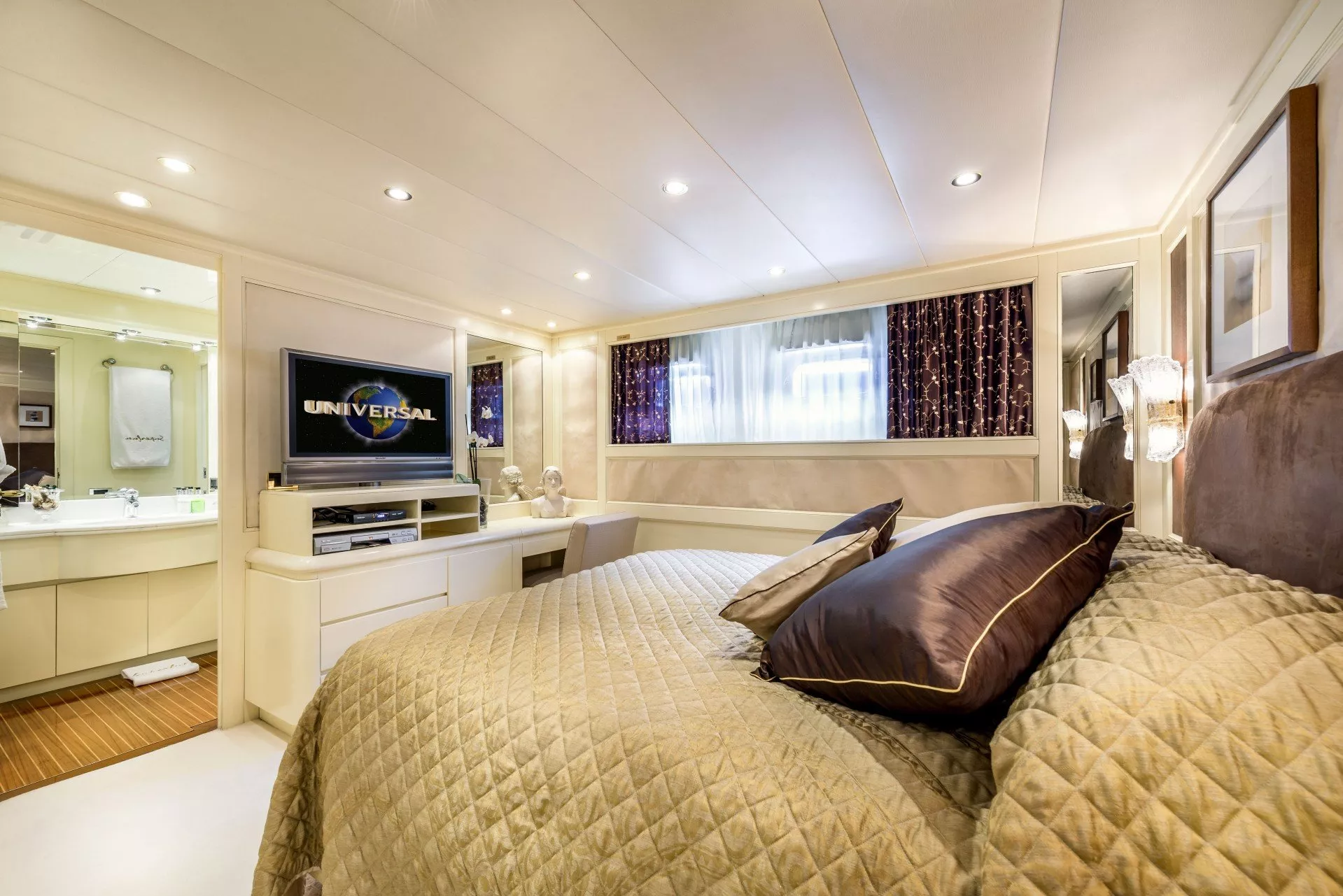 https://dev-api.arconyachts.com/storage/media/22951/conversions/725_7605840996-optimize.webp