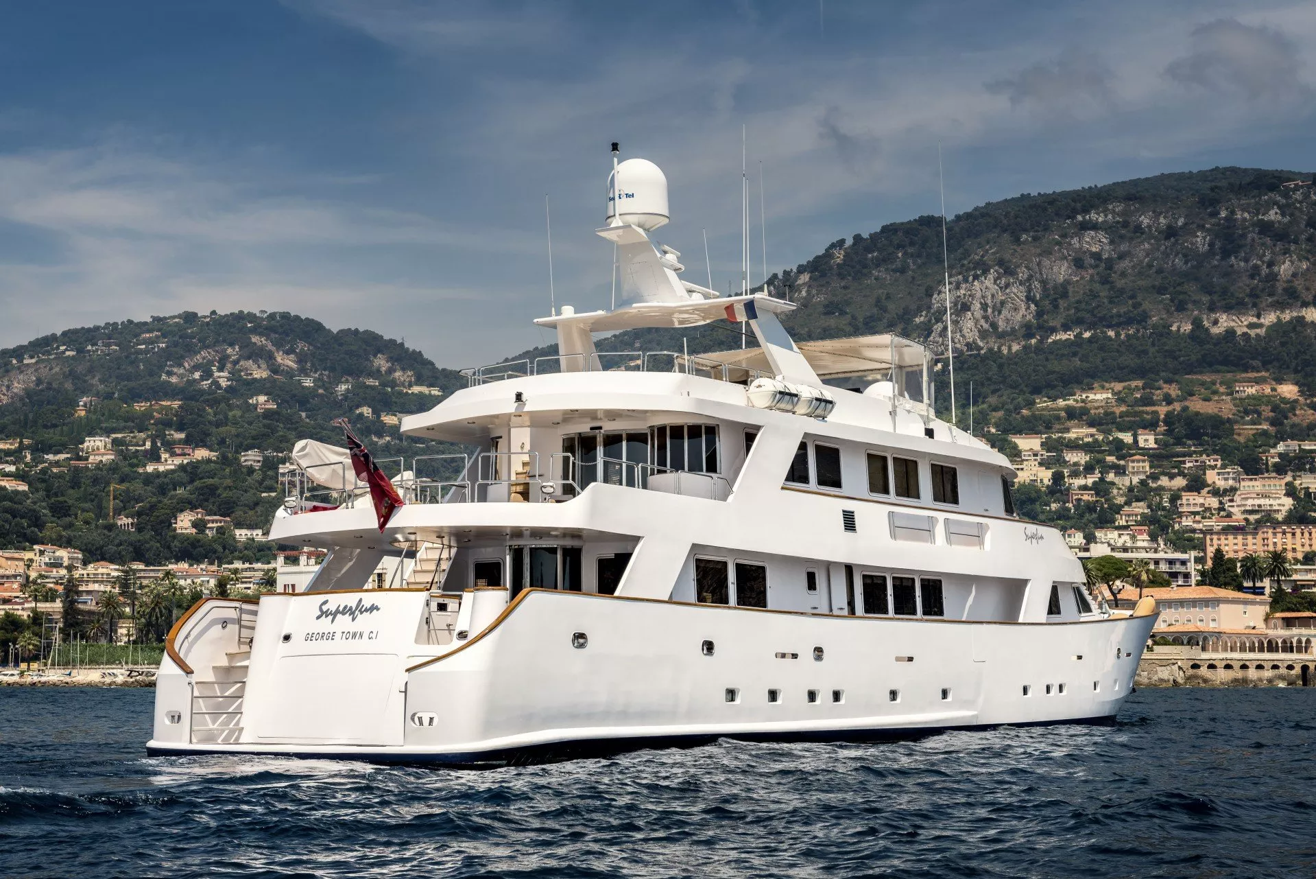 https://dev-api.arconyachts.com/storage/media/22952/conversions/725_0290159072-optimize.webp