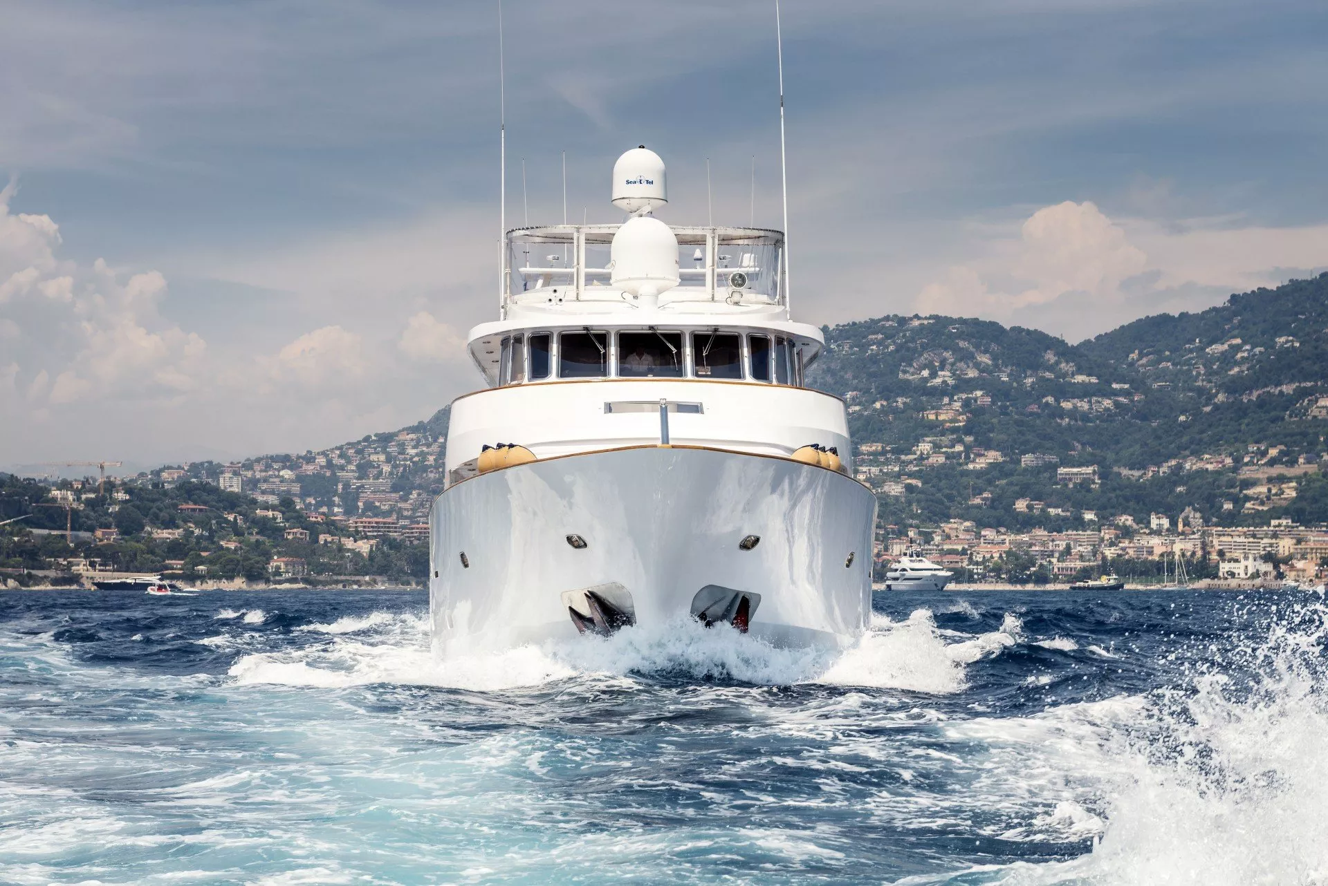 https://dev-api.arconyachts.com/storage/media/22954/conversions/725_1300343337-optimize.webp