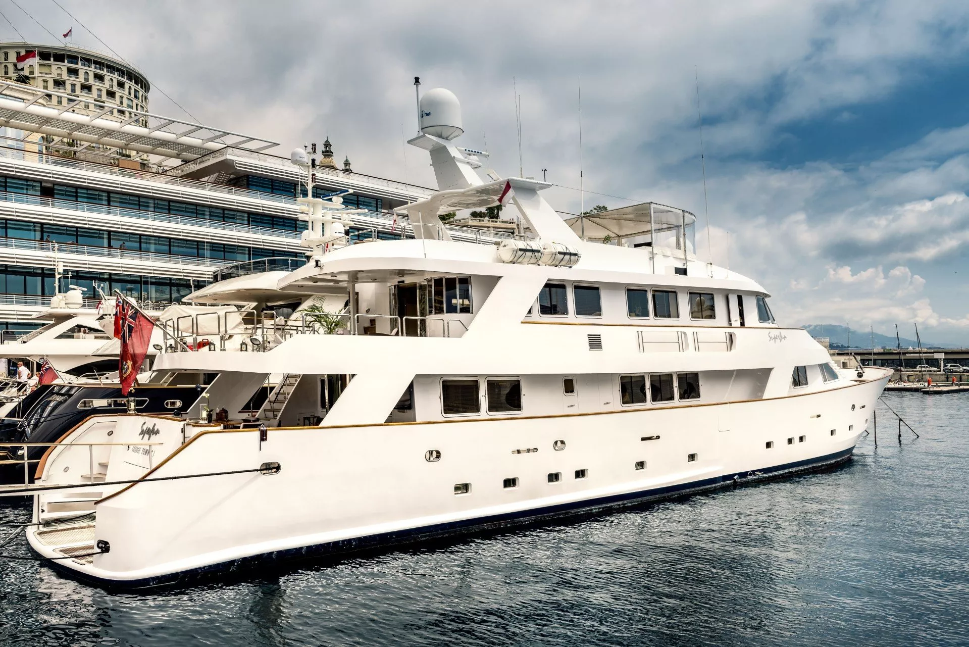 https://dev-api.arconyachts.com/storage/media/22959/conversions/725_8921088487-optimize.webp