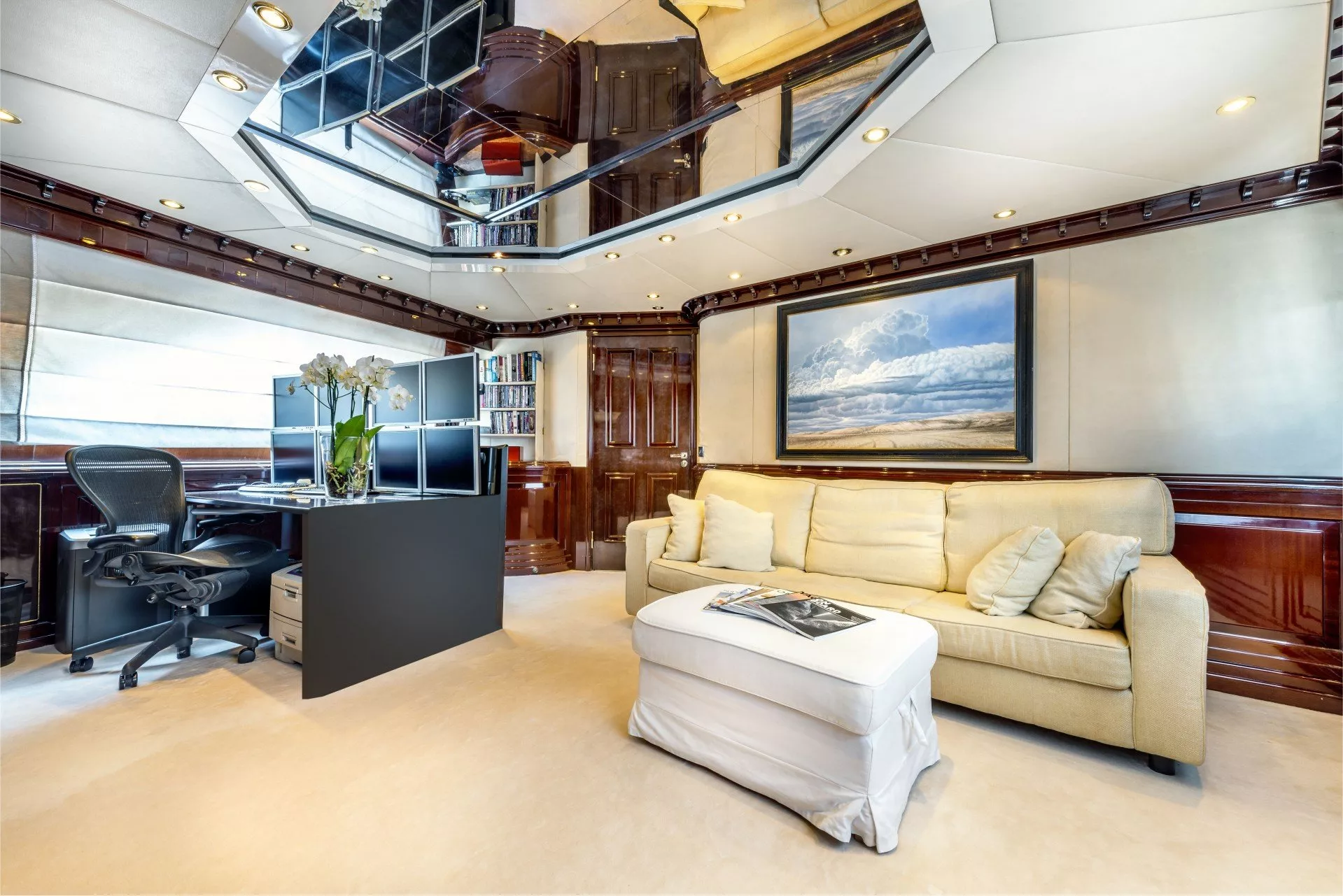 https://dev-api.arconyachts.com/storage/media/22970/conversions/725_8602775352-optimize.webp