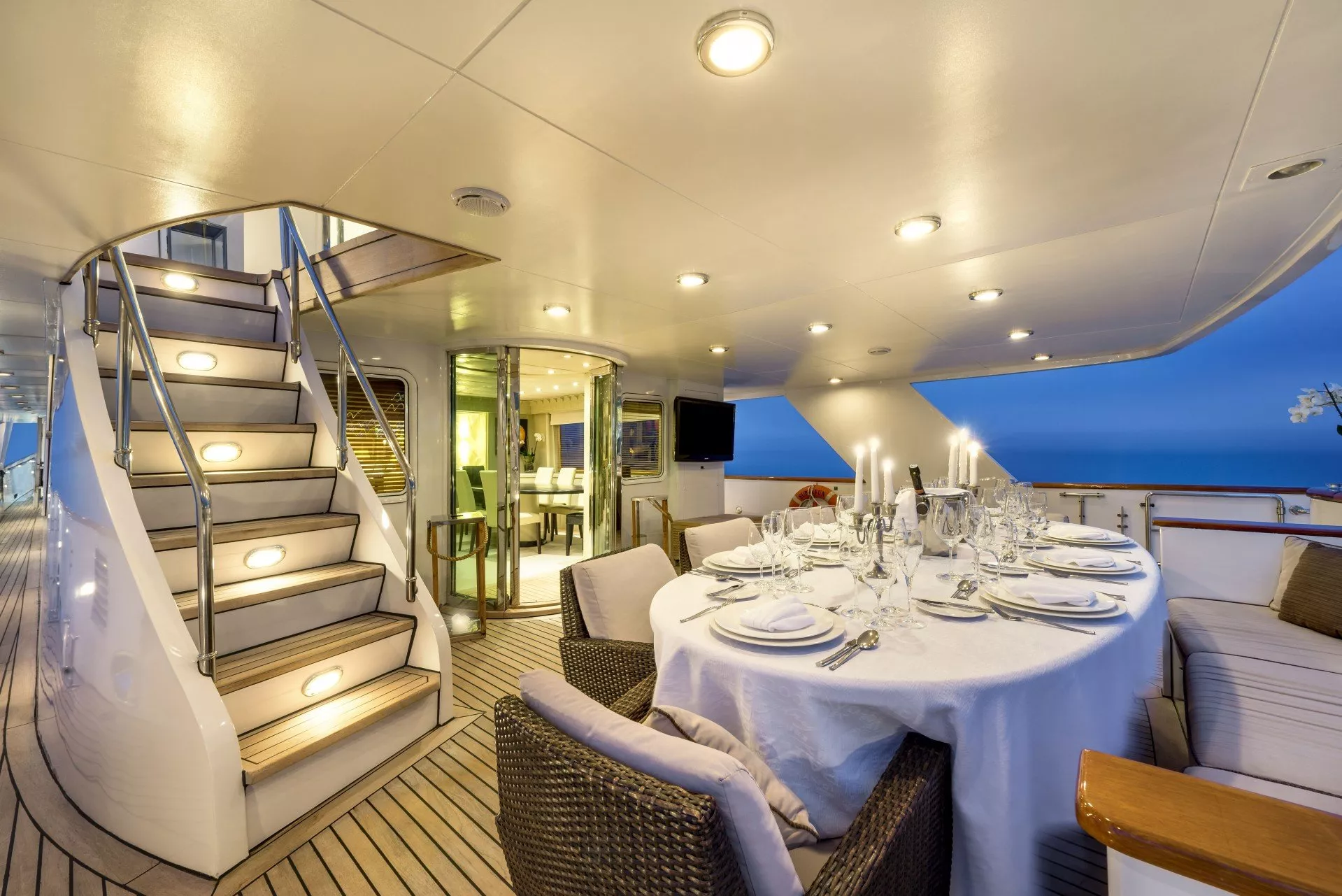 https://dev-api.arconyachts.com/storage/media/22971/conversions/725_5768957379-optimize.webp