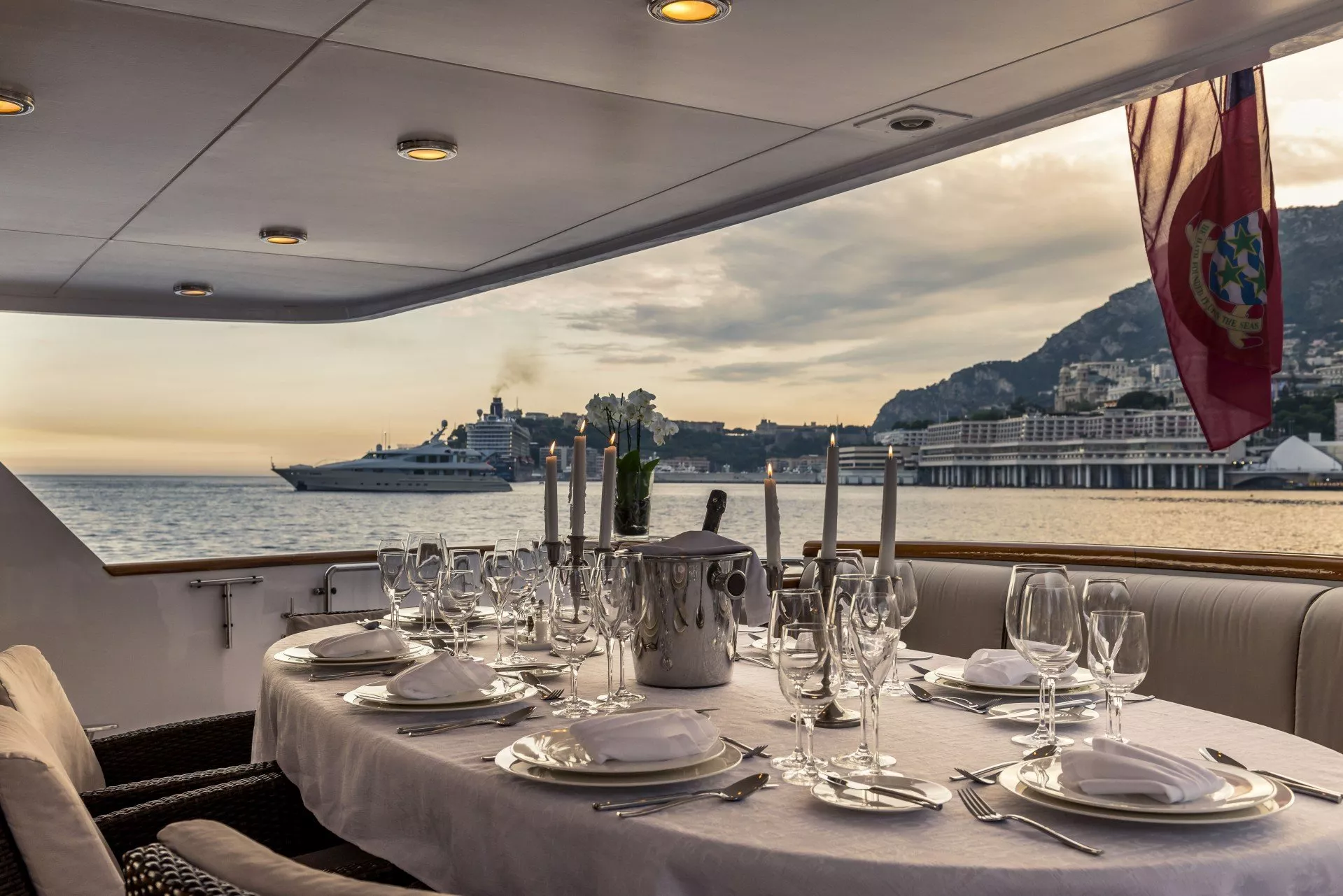 https://dev-api.arconyachts.com/storage/media/22972/conversions/725_3104372907-optimize.webp