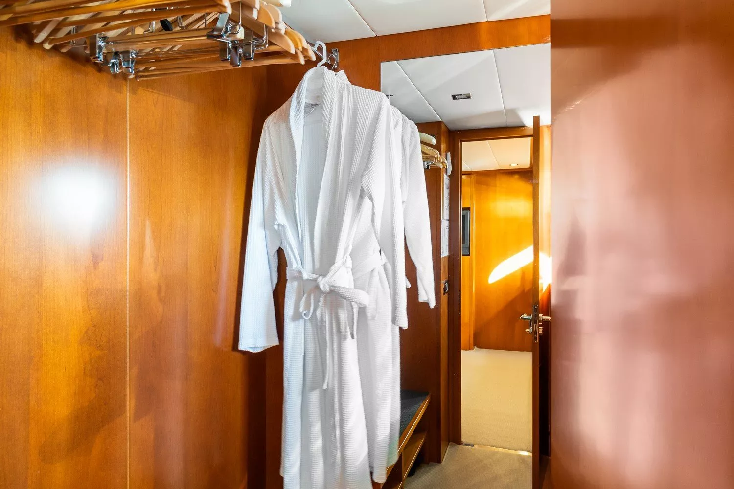 https://dev-api.arconyachts.com/storage/media/22986/conversions/724_8627623490-optimize.webp