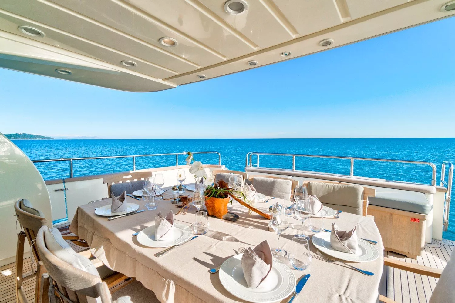 https://dev-api.arconyachts.com/storage/media/22990/conversions/724_9880947478-optimize.webp