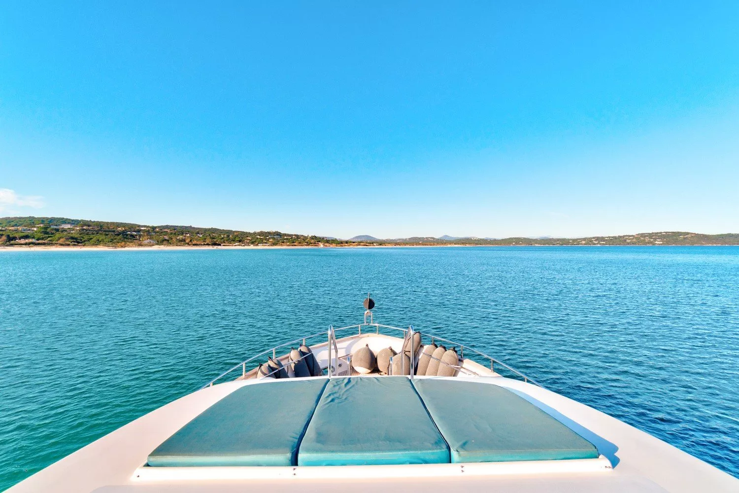 https://dev-api.arconyachts.com/storage/media/22991/conversions/724_0527421569-optimize.webp