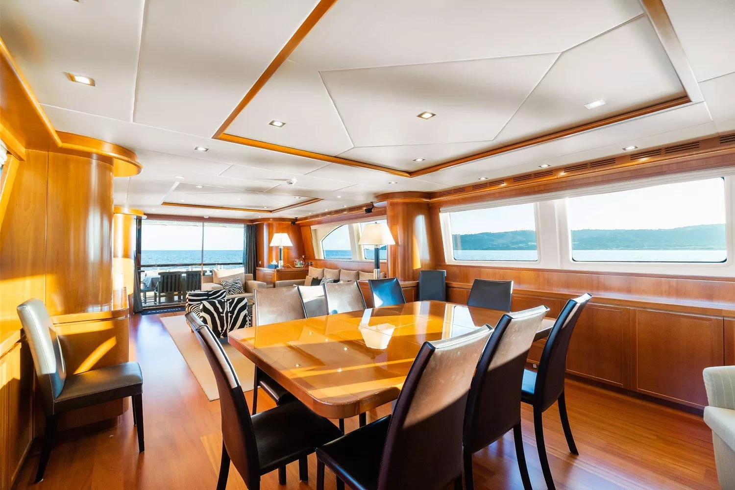 https://dev-api.arconyachts.com/storage/media/22993/conversions/724_8135145583-optimize.webp