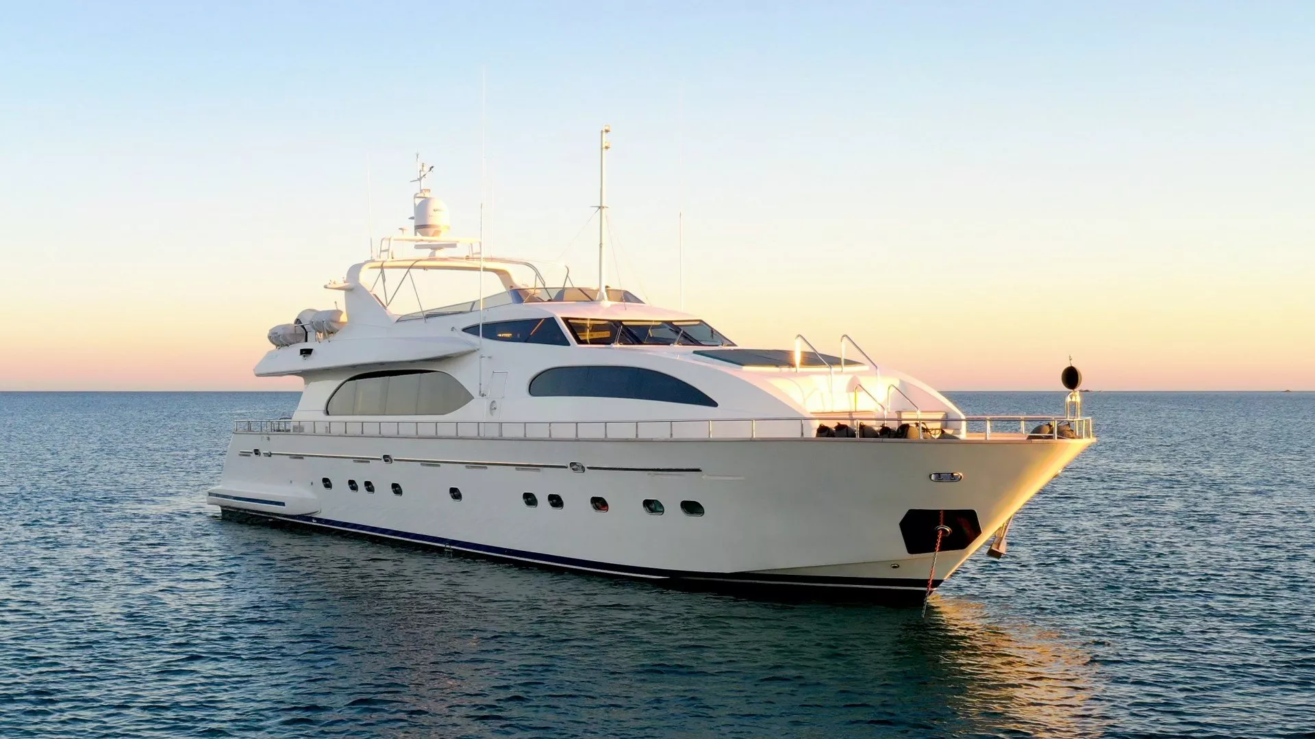 https://dev-api.arconyachts.com/storage/media/22998/conversions/724_4254579581-optimize.webp