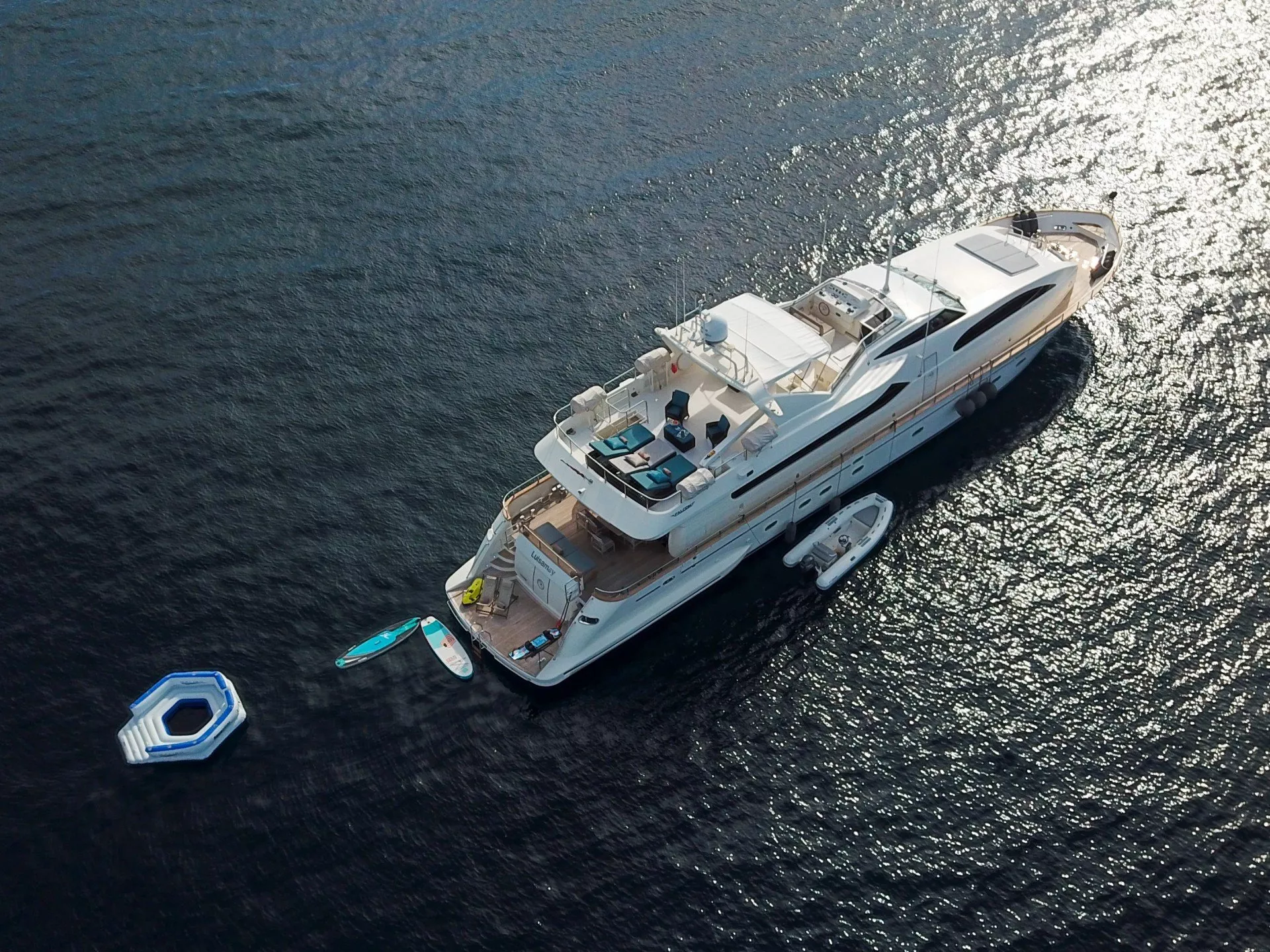 https://dev-api.arconyachts.com/storage/media/23015/conversions/724_8893883528-optimize.webp
