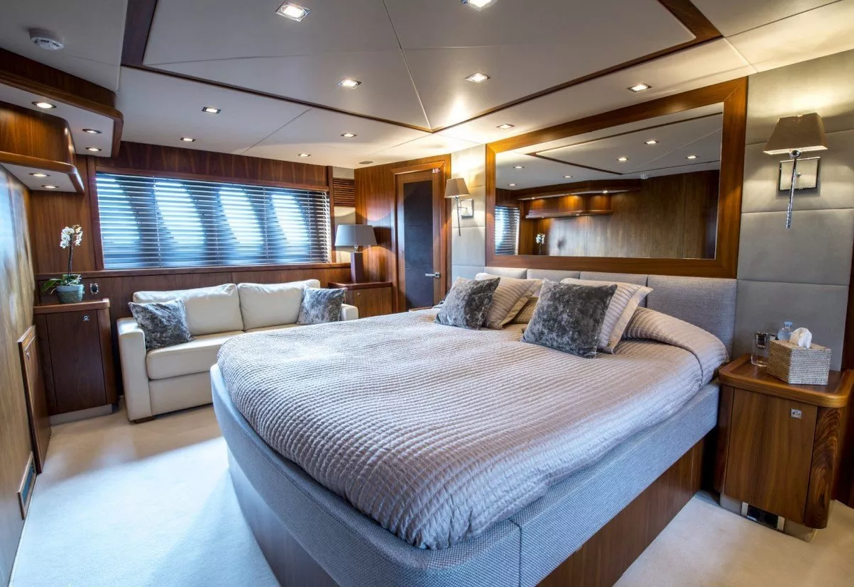 https://dev-api.arconyachts.com/storage/media/23027/conversions/721_9764381201-optimize.webp