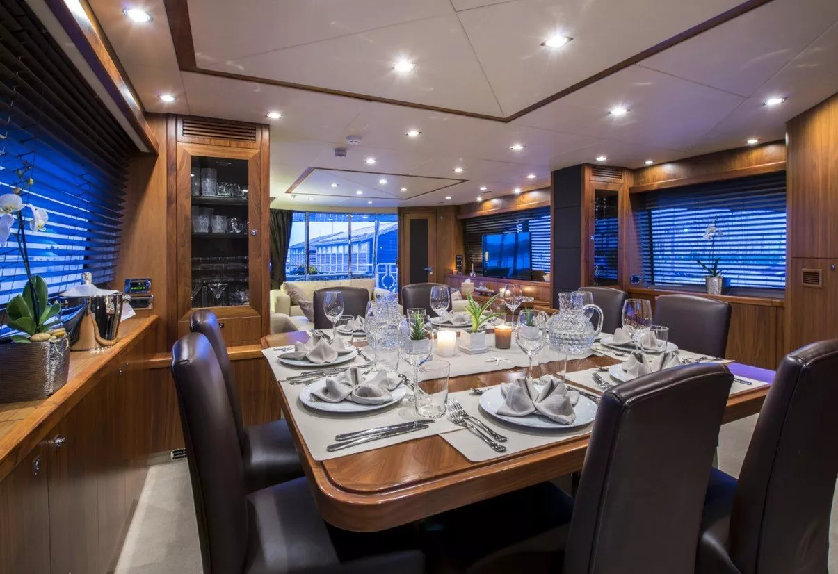 https://dev-api.arconyachts.com/storage/media/23028/conversions/721_4158981283-optimize.webp