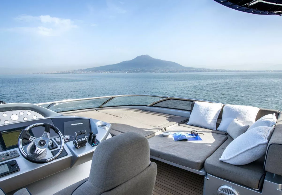 https://dev-api.arconyachts.com/storage/media/23030/conversions/721_7795452478-optimize.webp
