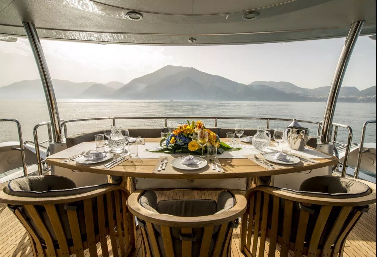 https://dev-api.arconyachts.com/storage/media/23031/conversions/721_3918820564-optimize.webp