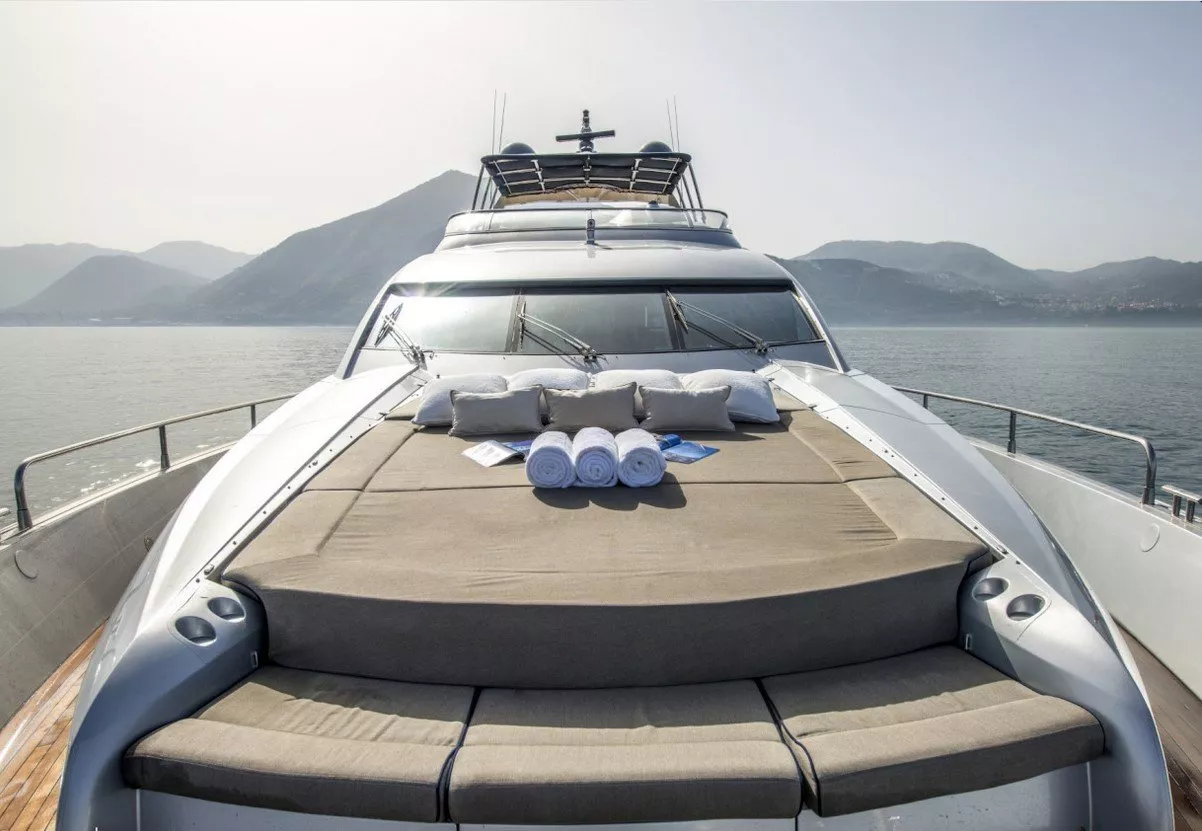 https://dev-api.arconyachts.com/storage/media/23032/conversions/721_4272971498-optimize.webp