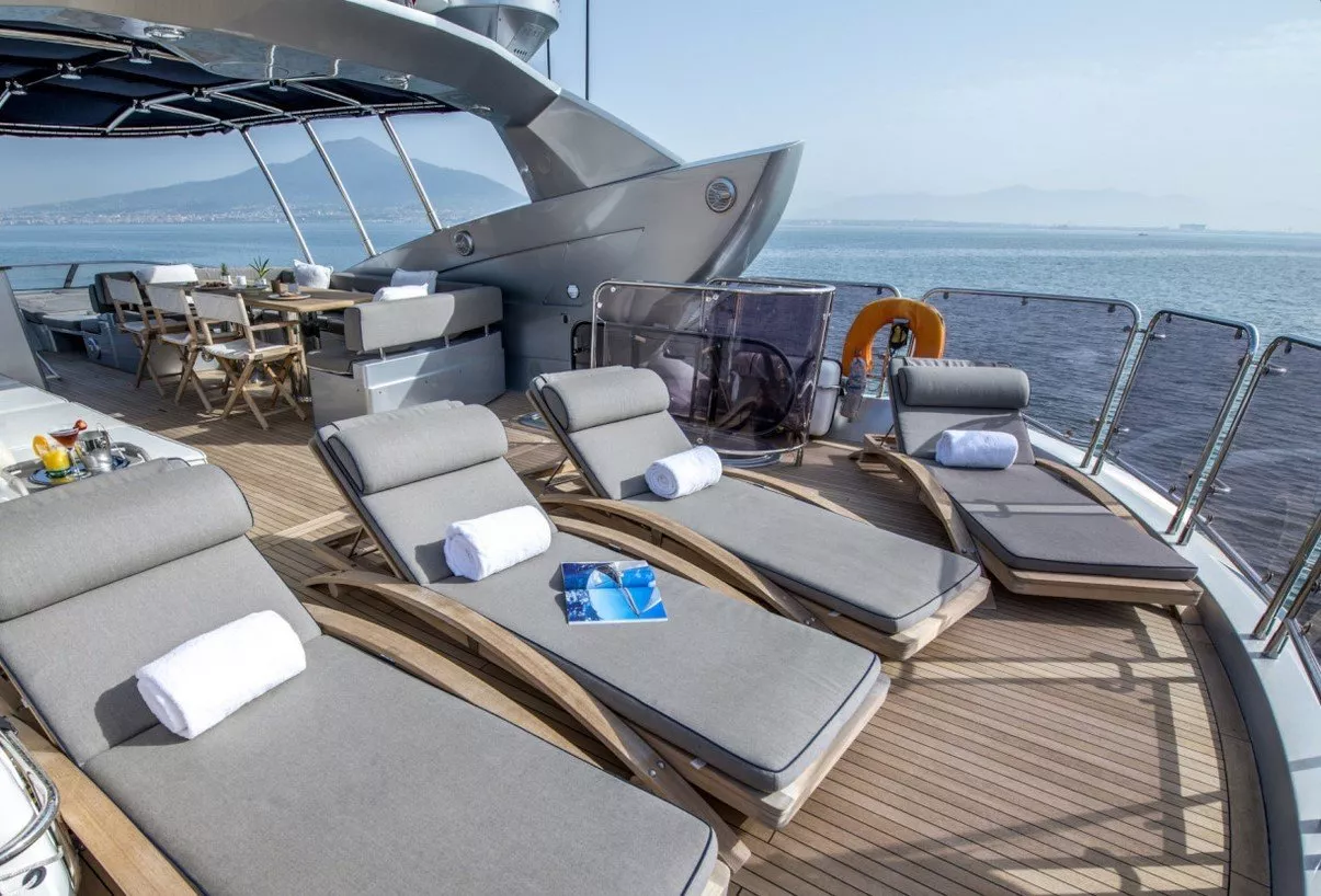 https://dev-api.arconyachts.com/storage/media/23034/conversions/721_6174774174-optimize.webp