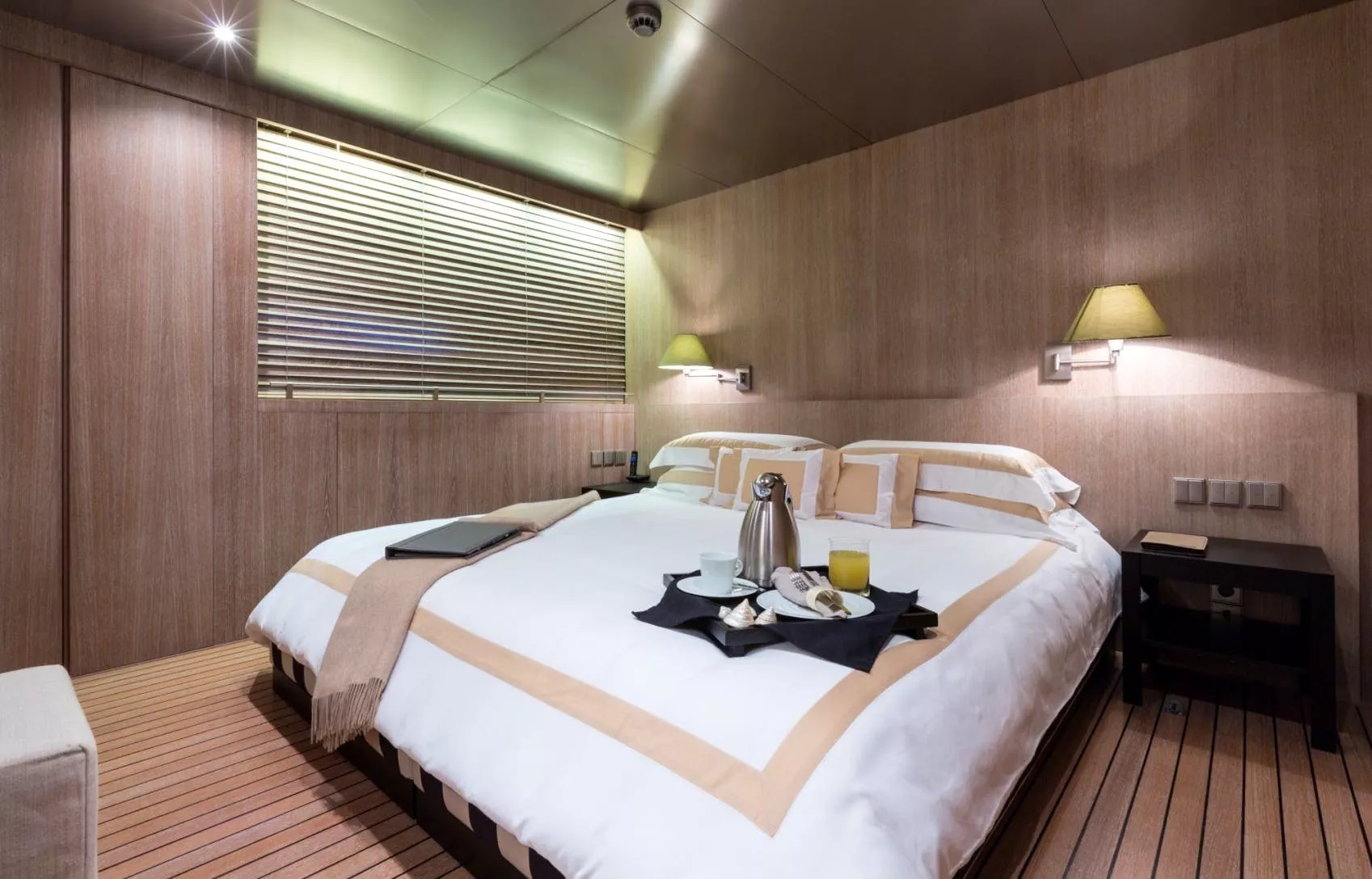 https://dev-api.arconyachts.com/storage/media/23042/conversions/301_7585102640-optimize.webp