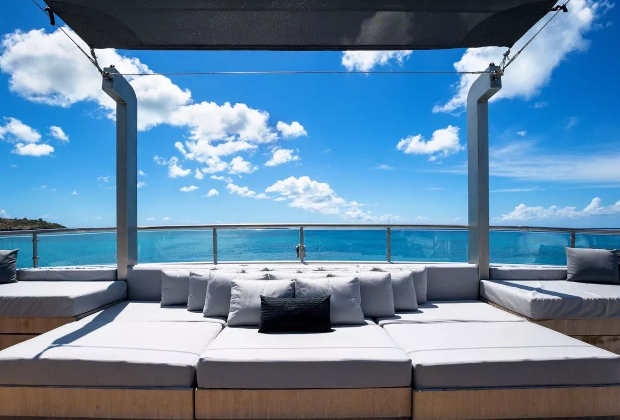 https://dev-api.arconyachts.com/storage/media/23044/conversions/301_6989072247-optimize.webp