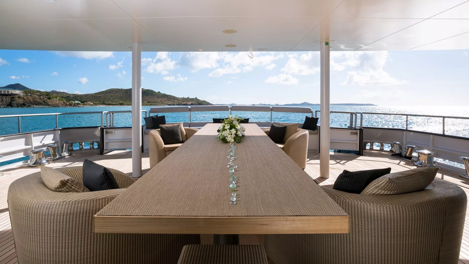 https://dev-api.arconyachts.com/storage/media/23050/conversions/301_6013300598-optimize.webp