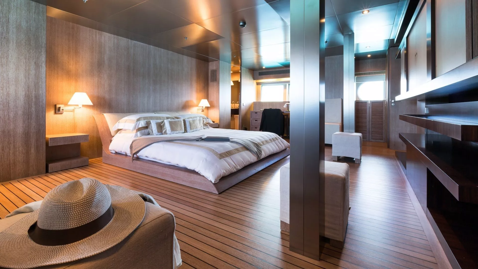 https://dev-api.arconyachts.com/storage/media/23053/conversions/301_0253427670-optimize.webp