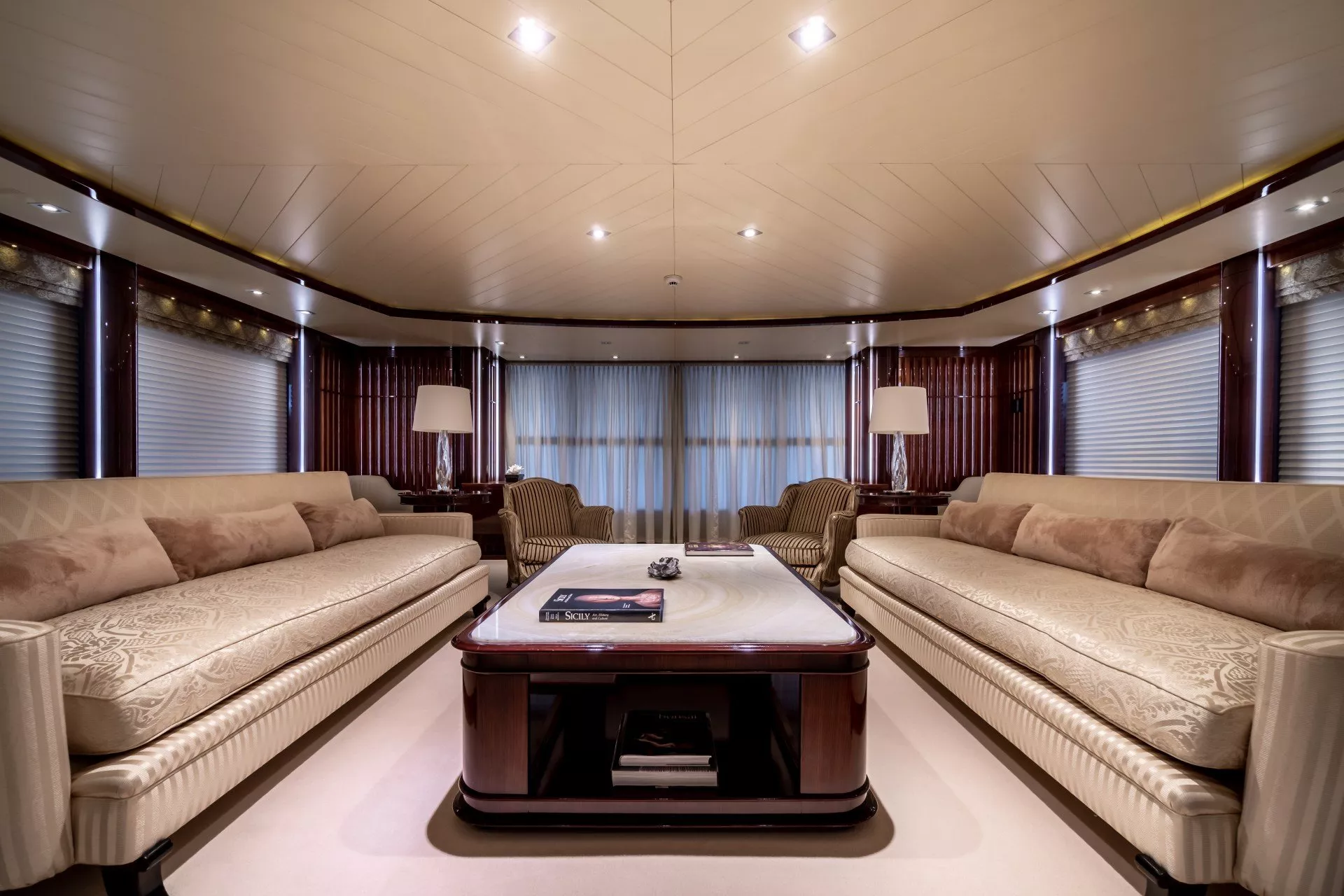 https://dev-api.arconyachts.com/storage/media/23059/conversions/722_4614825558-optimize.webp