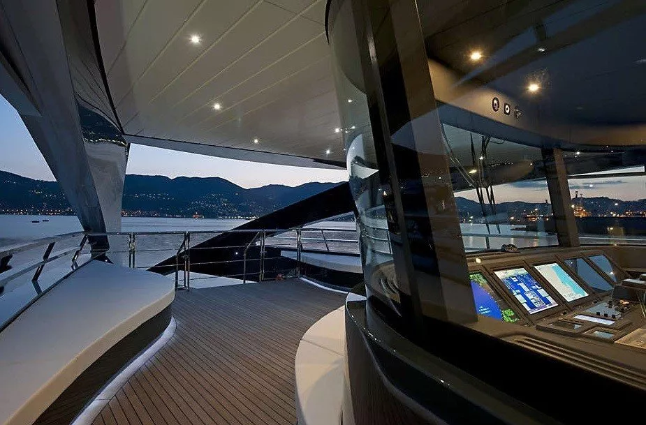 https://dev-api.arconyachts.com/storage/media/23114/conversions/8-optimize.webp