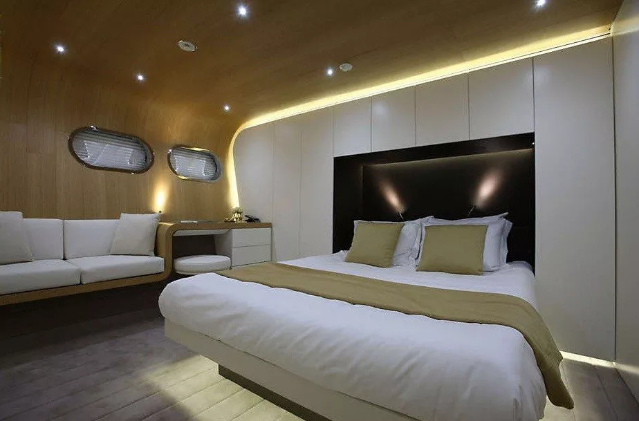 https://dev-api.arconyachts.com/storage/media/23118/conversions/15-optimize.webp