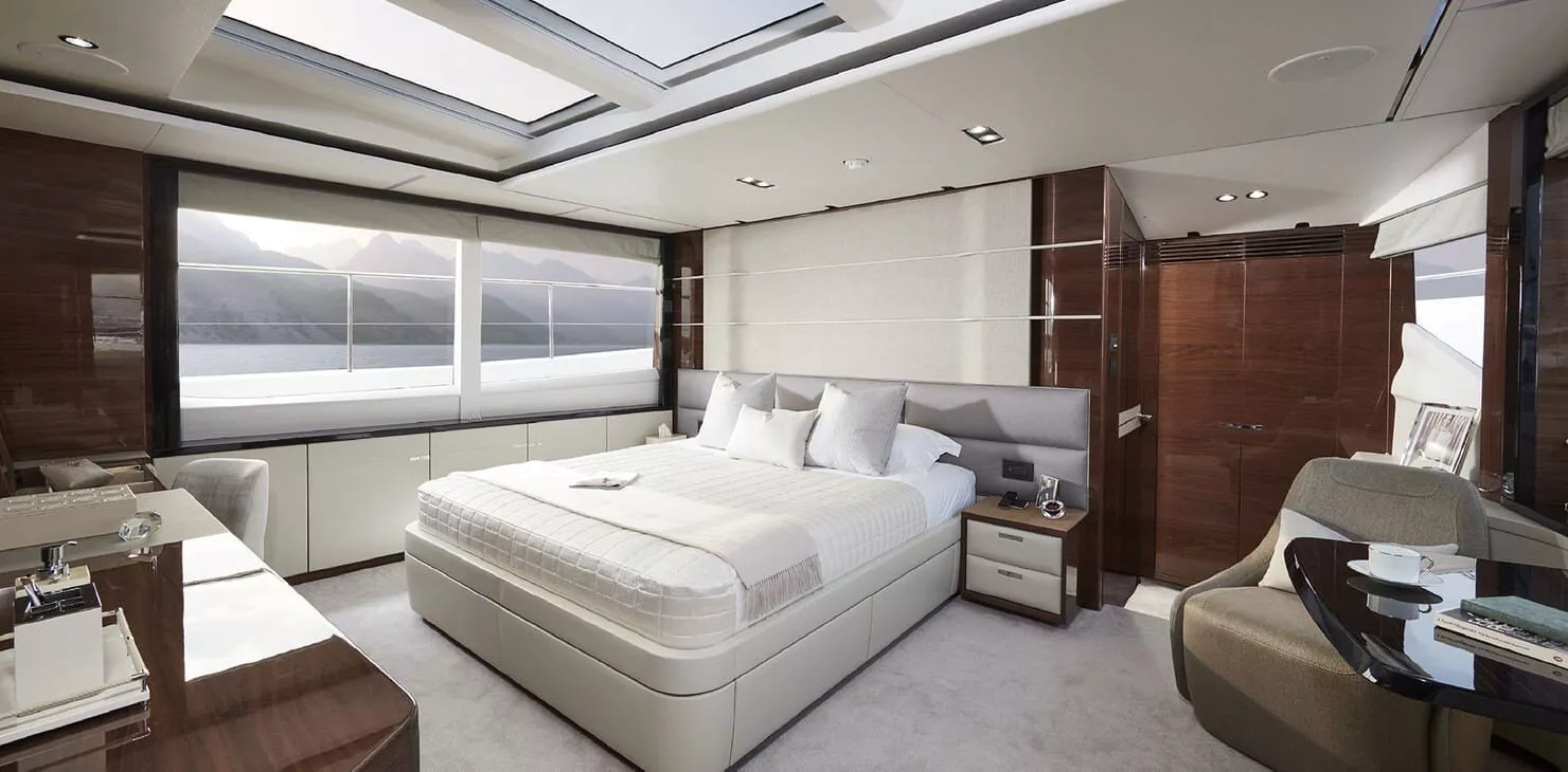 https://dev-api.arconyachts.com/storage/media/23130/conversions/672_2421228579-optimize.webp