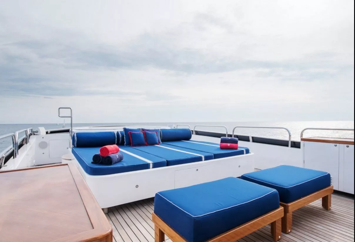 https://dev-api.arconyachts.com/storage/media/23140/conversions/720_6437633316-optimize.webp