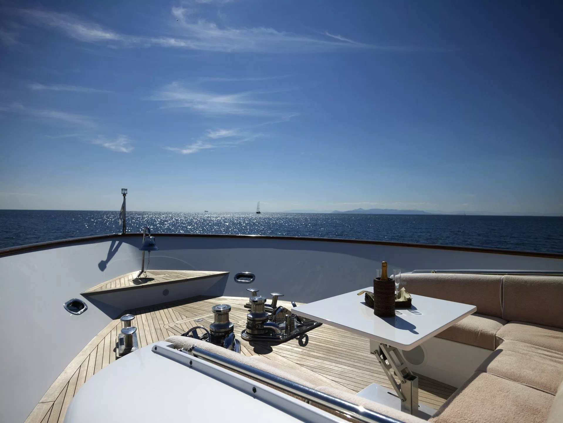 https://dev-api.arconyachts.com/storage/media/23170/conversions/47_4028443124-optimize.webp