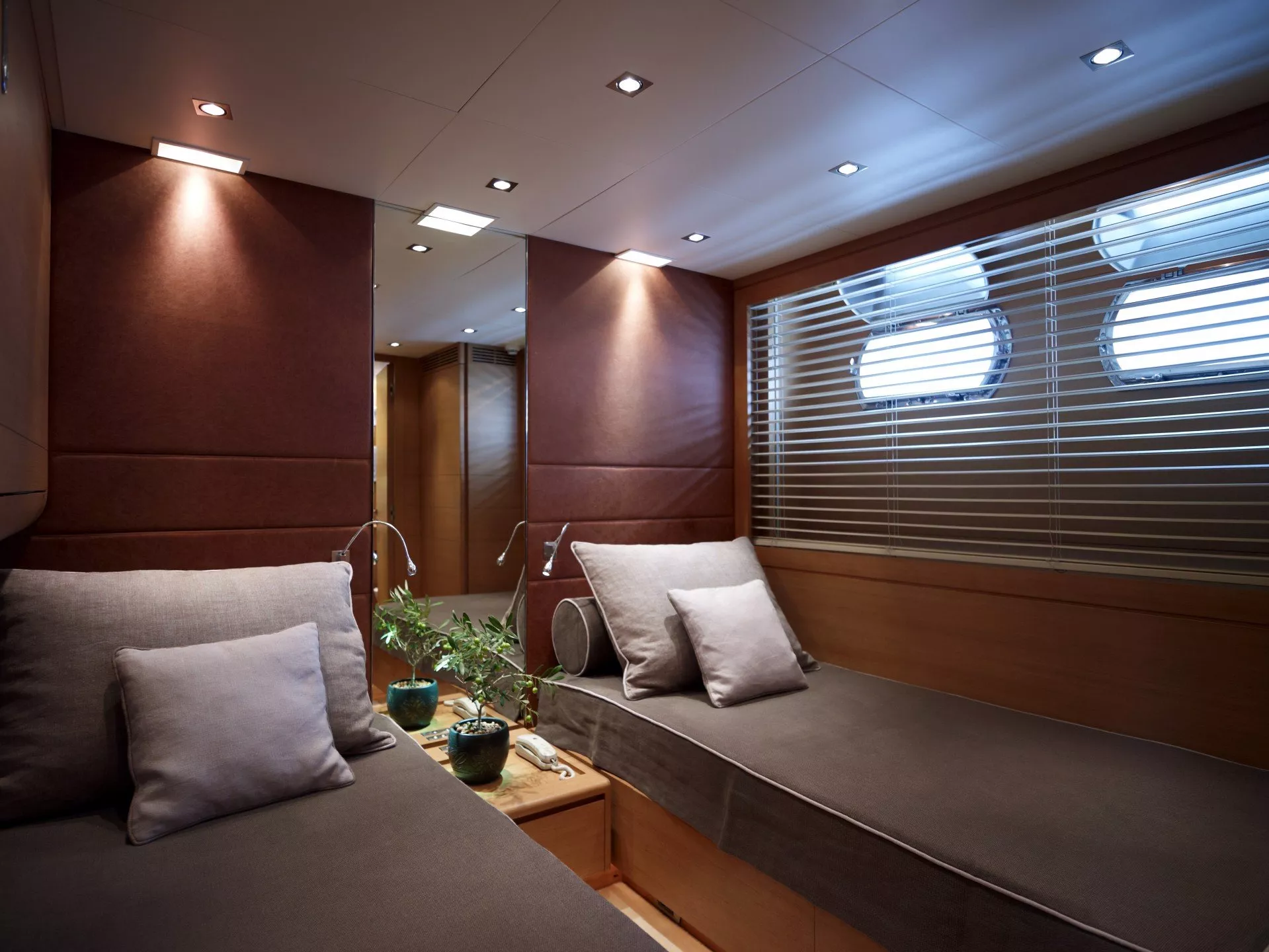 https://dev-api.arconyachts.com/storage/media/23172/conversions/47_9040989789-optimize.webp