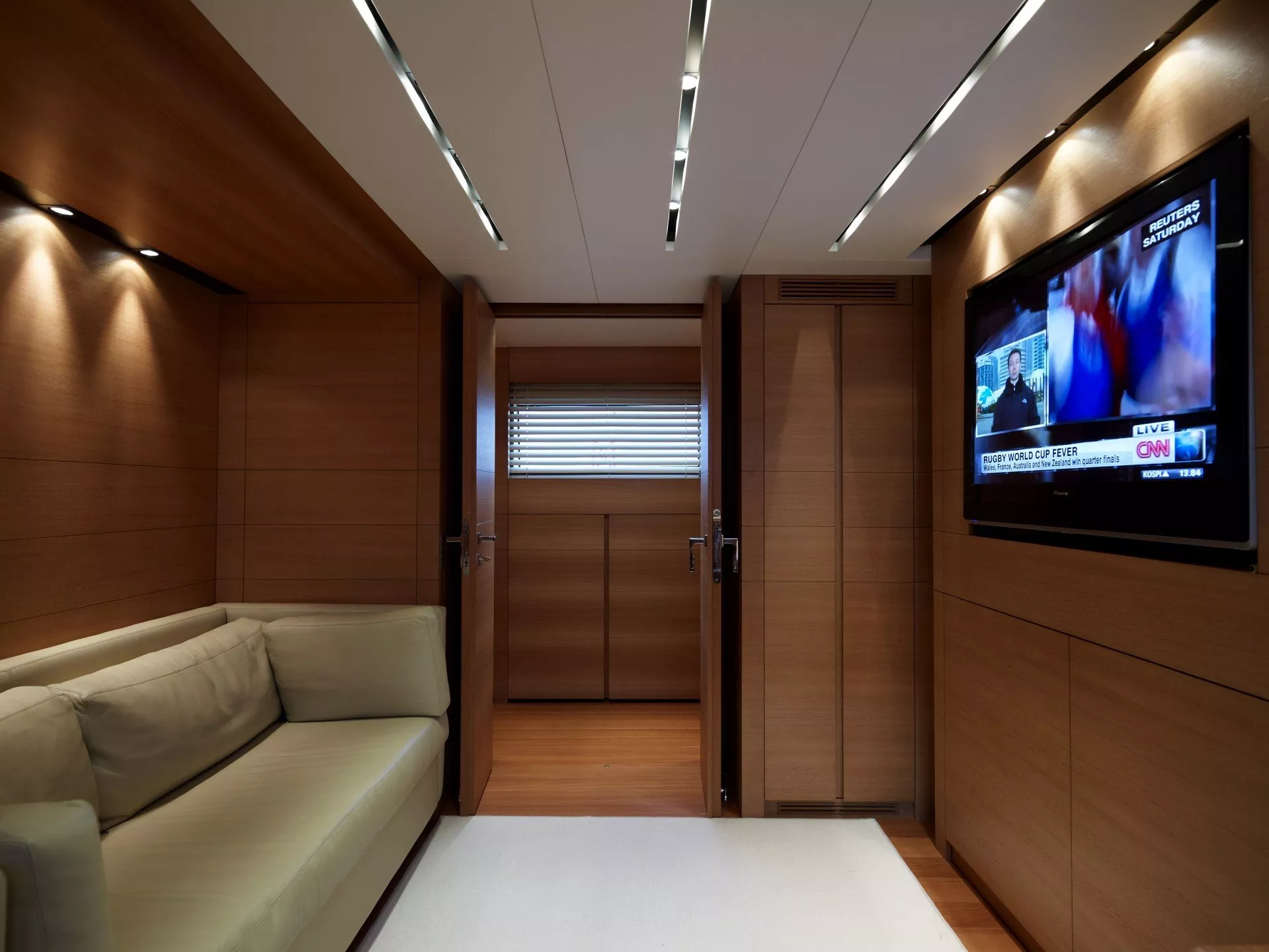 https://dev-api.arconyachts.com/storage/media/23179/conversions/47_4613731369-optimize.webp