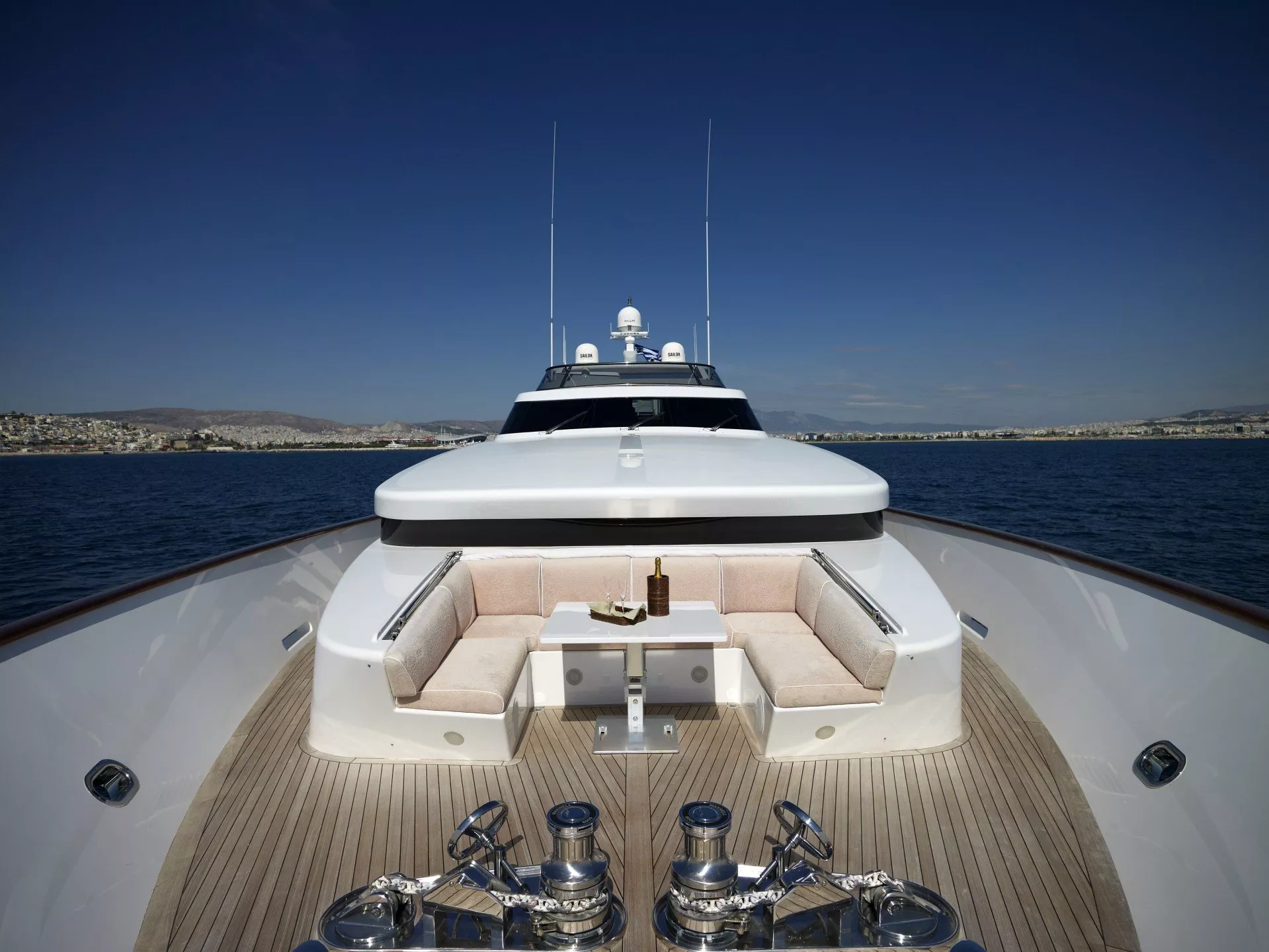 https://dev-api.arconyachts.com/storage/media/23184/conversions/47_3938264517-optimize.webp