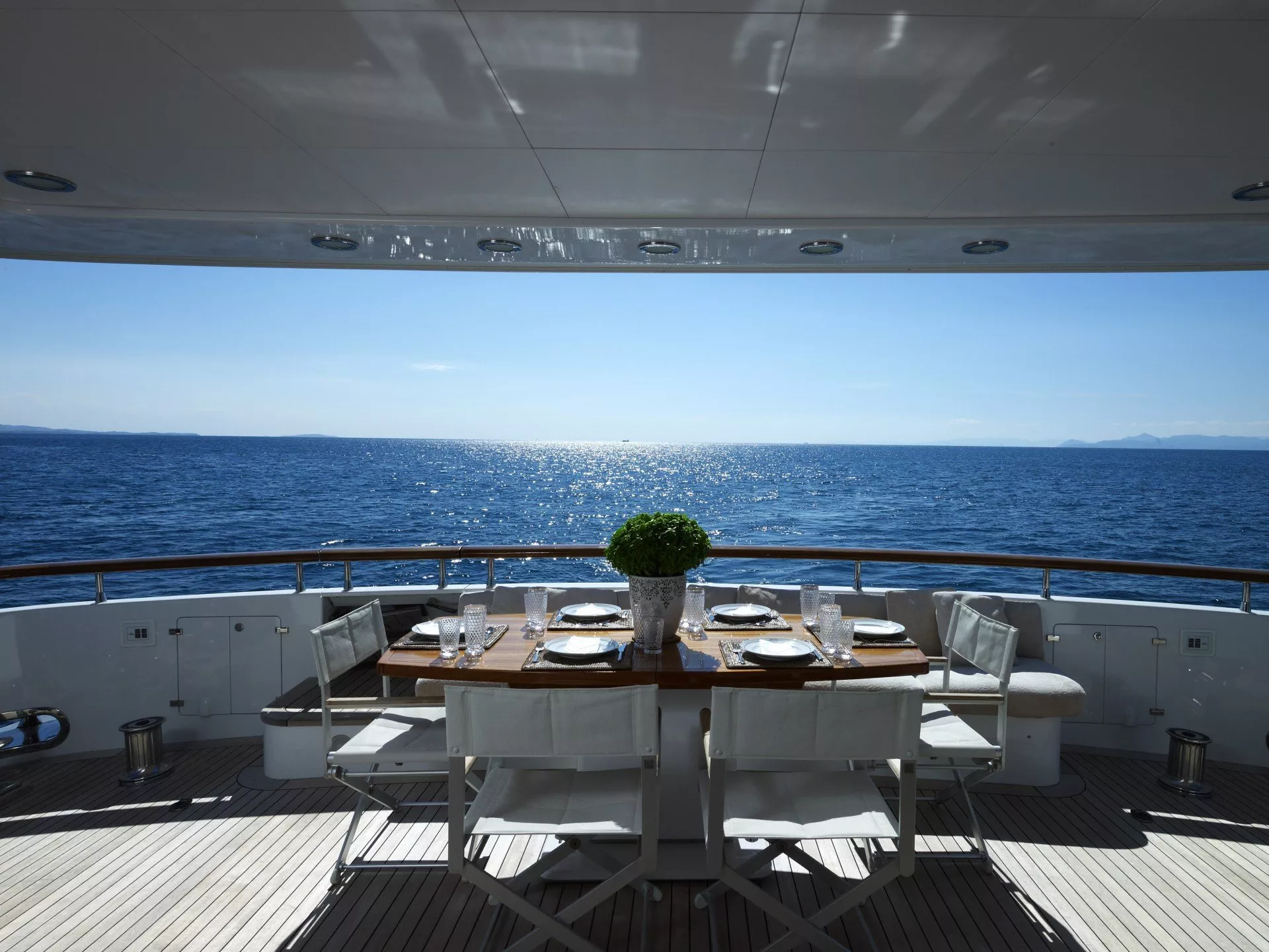 https://dev-api.arconyachts.com/storage/media/23185/conversions/47_0385602353-optimize.webp