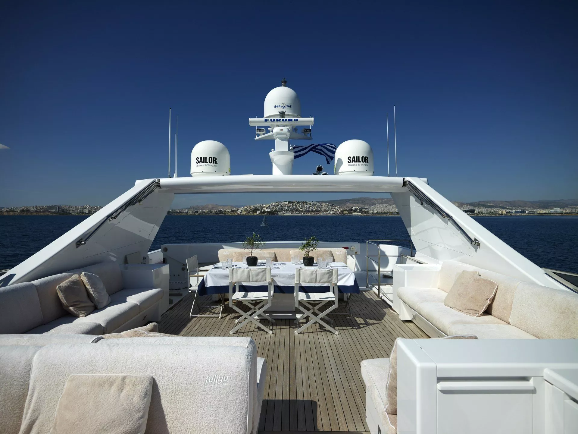 https://dev-api.arconyachts.com/storage/media/23187/conversions/47_3934348366-optimize.webp