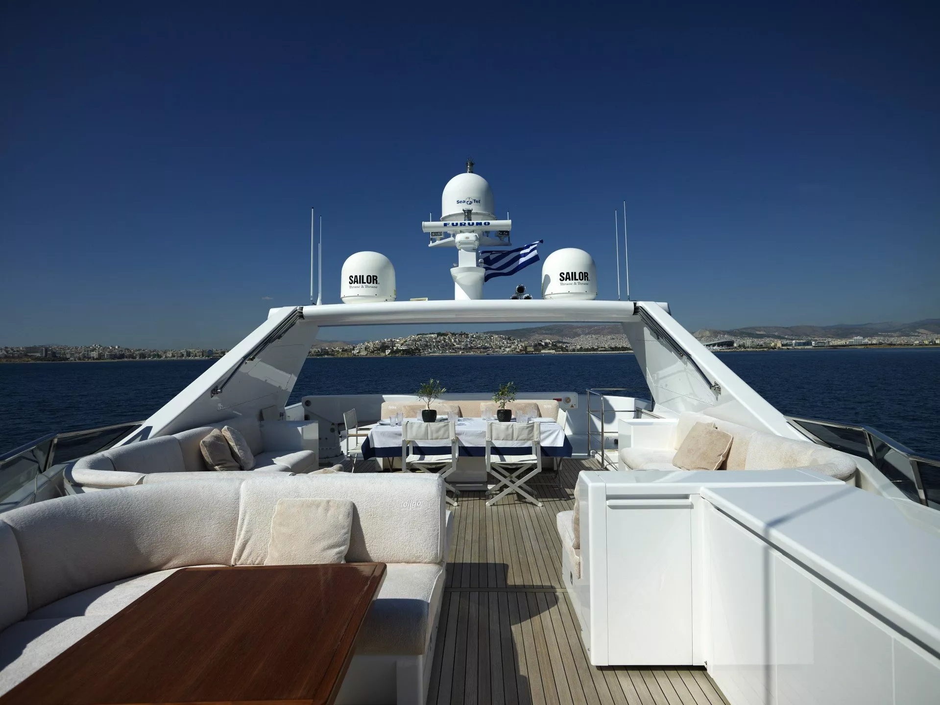 https://dev-api.arconyachts.com/storage/media/23188/conversions/47_3944975685-optimize.webp