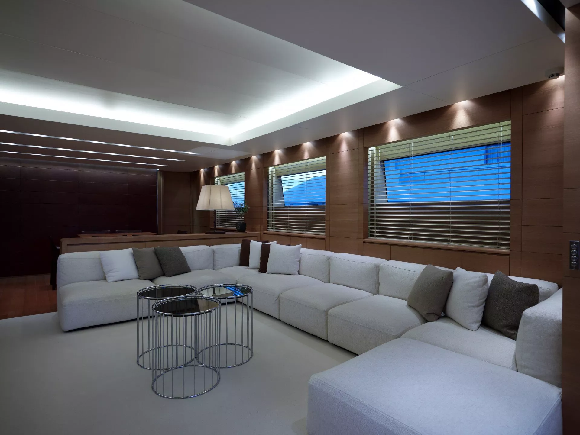 https://dev-api.arconyachts.com/storage/media/23189/conversions/47_2035277986-optimize.webp