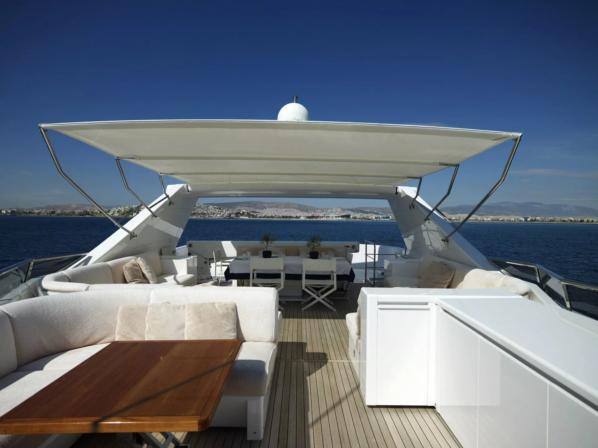 https://dev-api.arconyachts.com/storage/media/23190/conversions/47_1251367882-optimize.webp