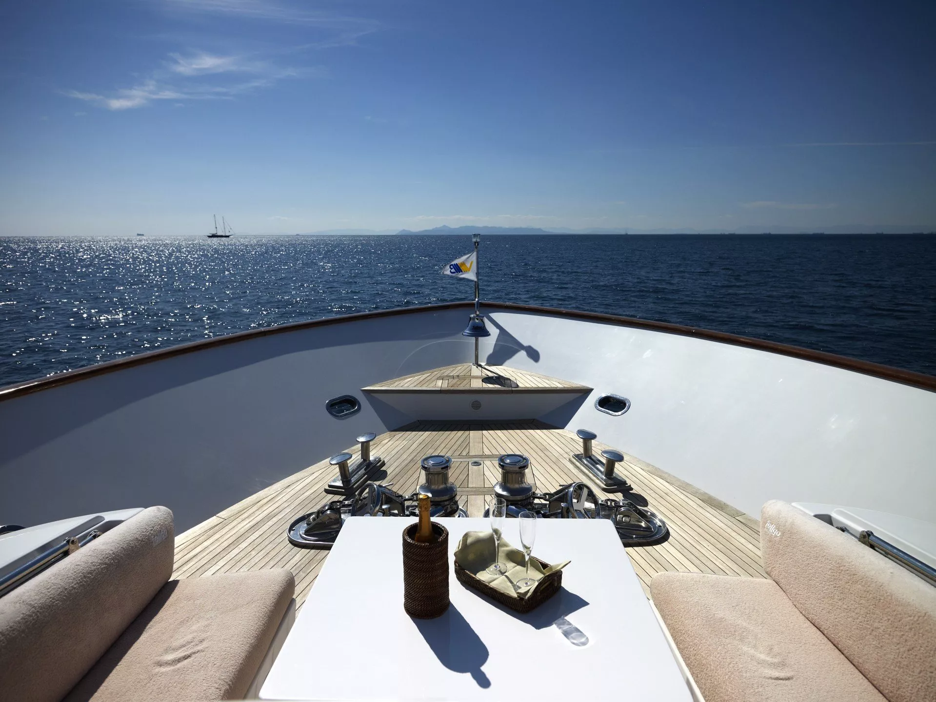https://dev-api.arconyachts.com/storage/media/23191/conversions/47_6378249319-optimize.webp