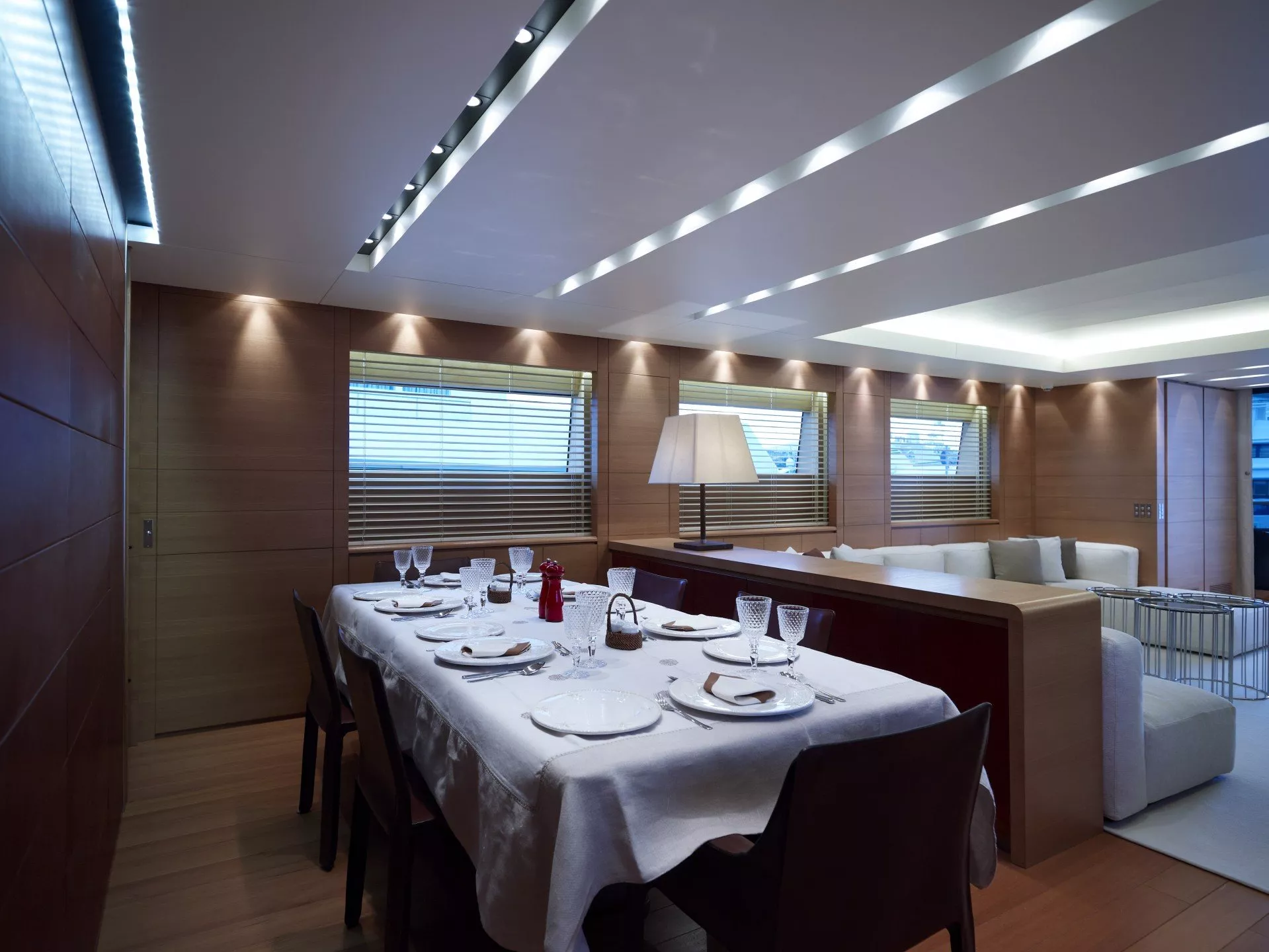 https://dev-api.arconyachts.com/storage/media/23199/conversions/47_2873044390-optimize.webp