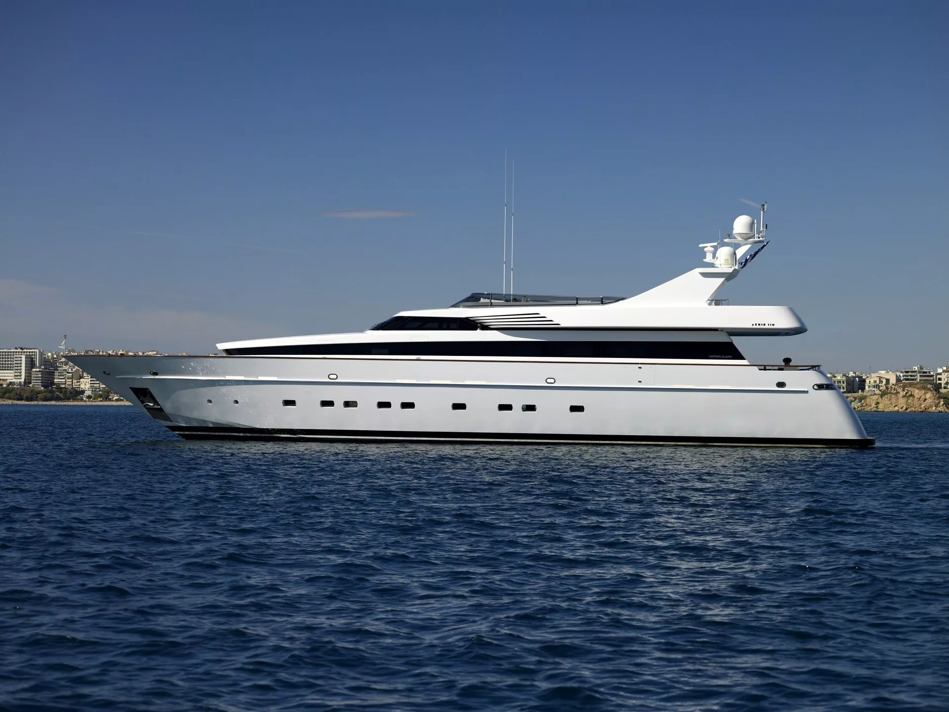 https://dev-api.arconyachts.com/storage/media/23203/conversions/47_7690267971-optimize.webp