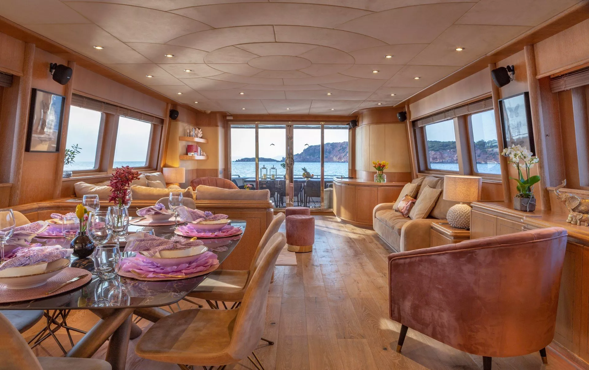 https://dev-api.arconyachts.com/storage/media/23210/conversions/718_9787225434-optimize.webp